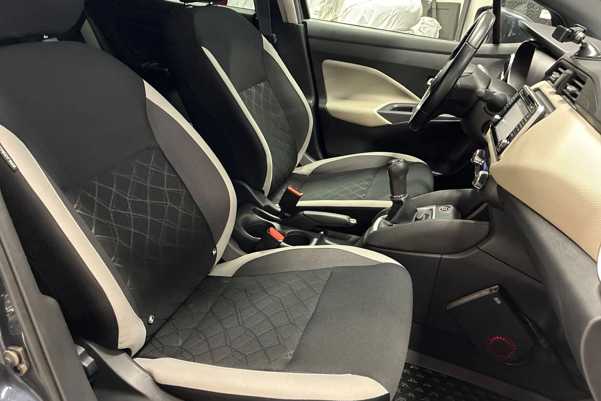 harmaa Nissan Micra 2017 kuva 23.