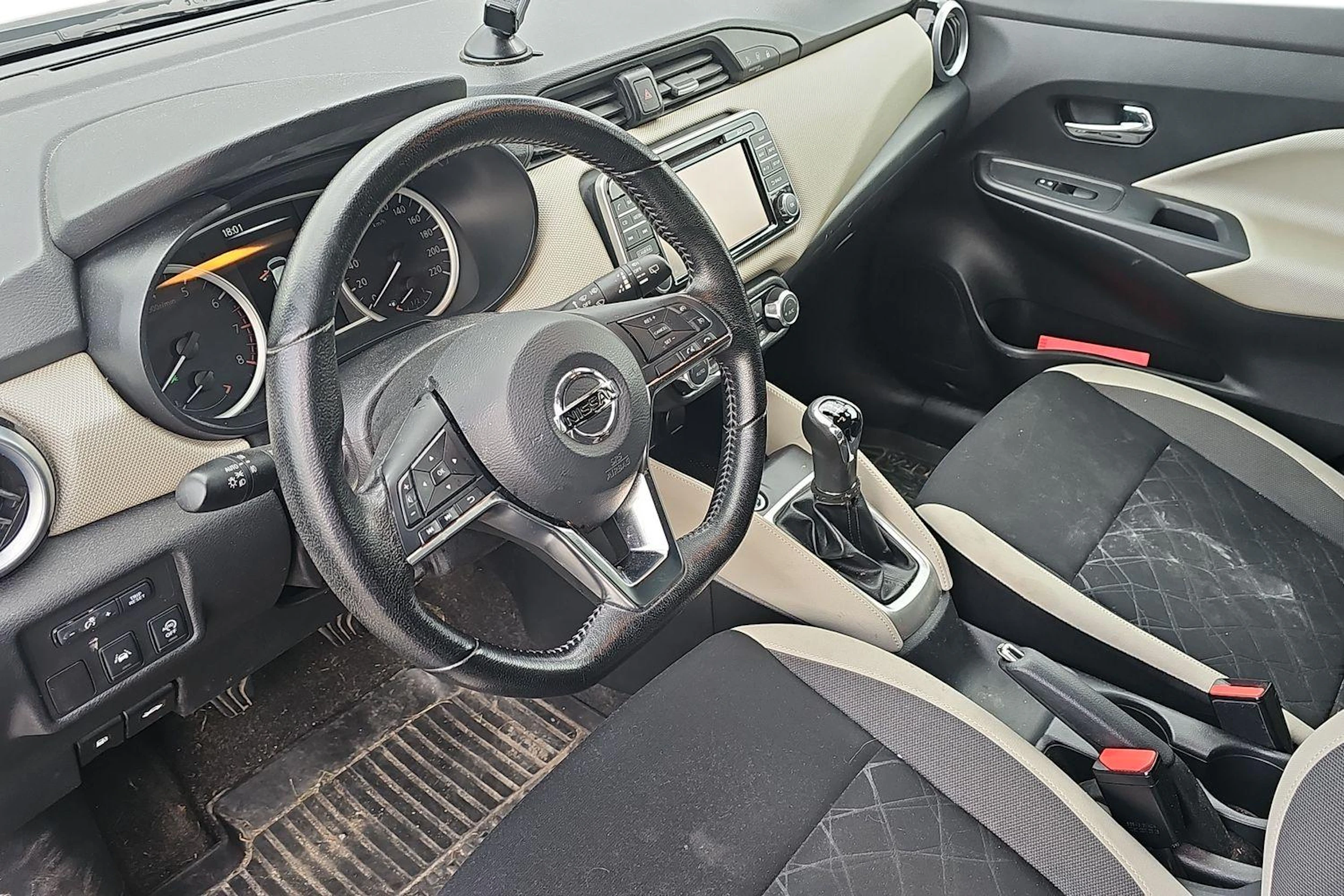 harmaa Nissan Micra 2017 kuva 3.