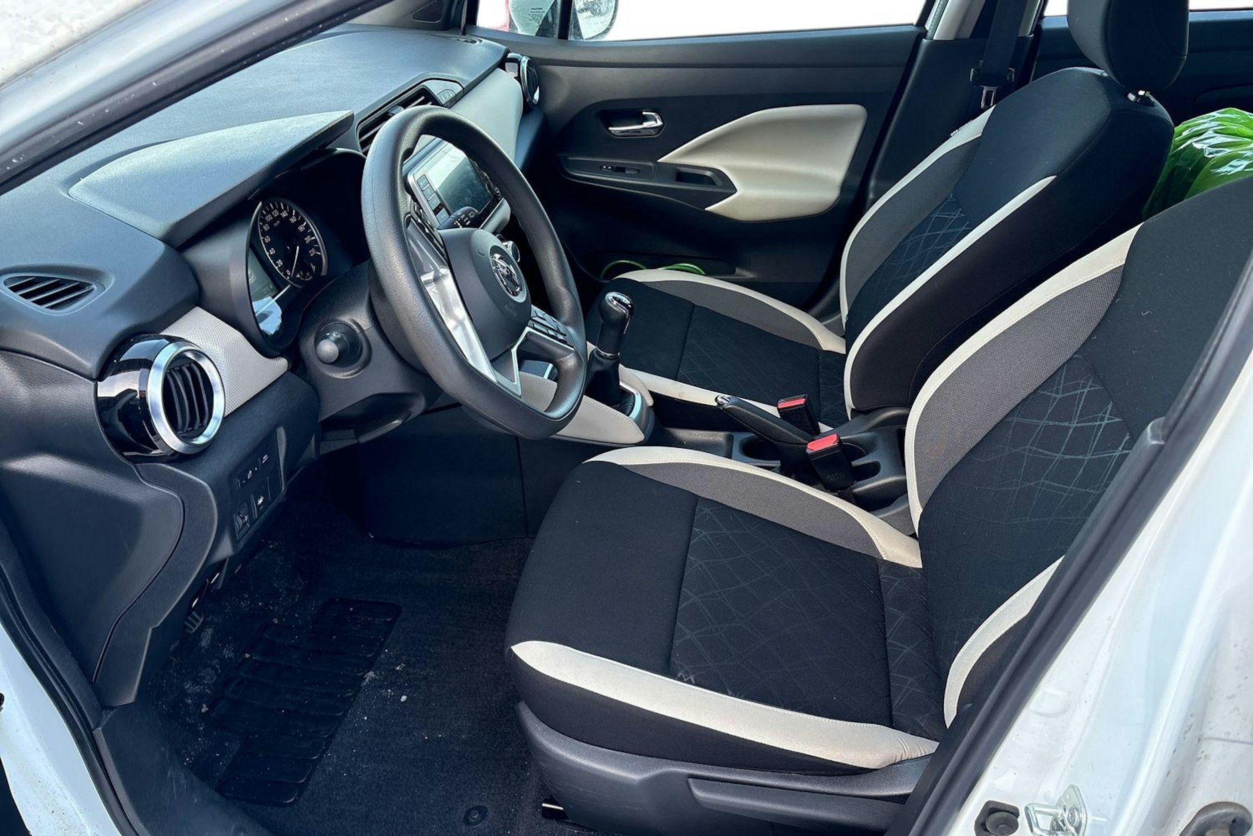 valkoinen Nissan Micra 2018 kuva 3.