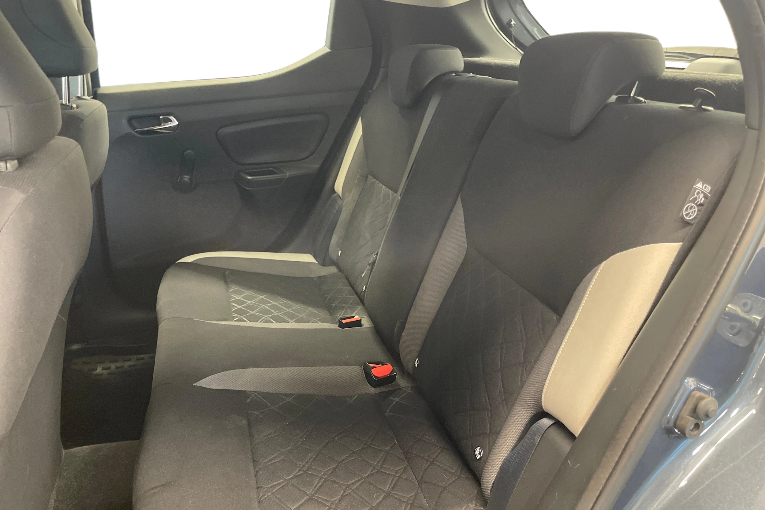 harmaa Nissan Micra 2018 kuva 8.