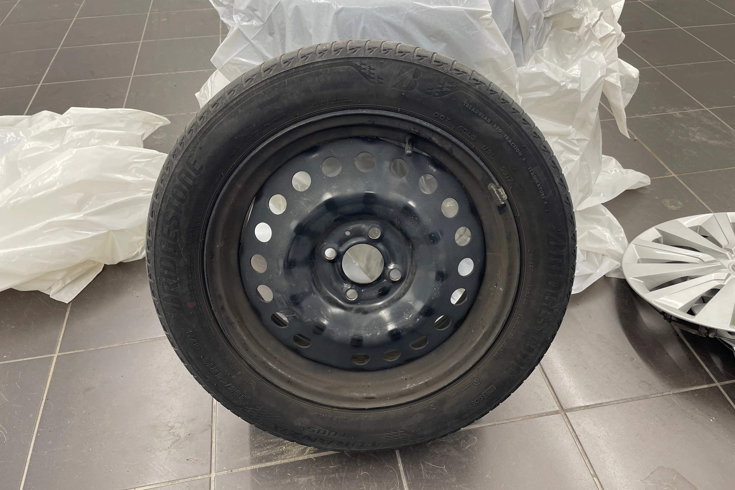harmaa Nissan Micra 2018 kuva 10.