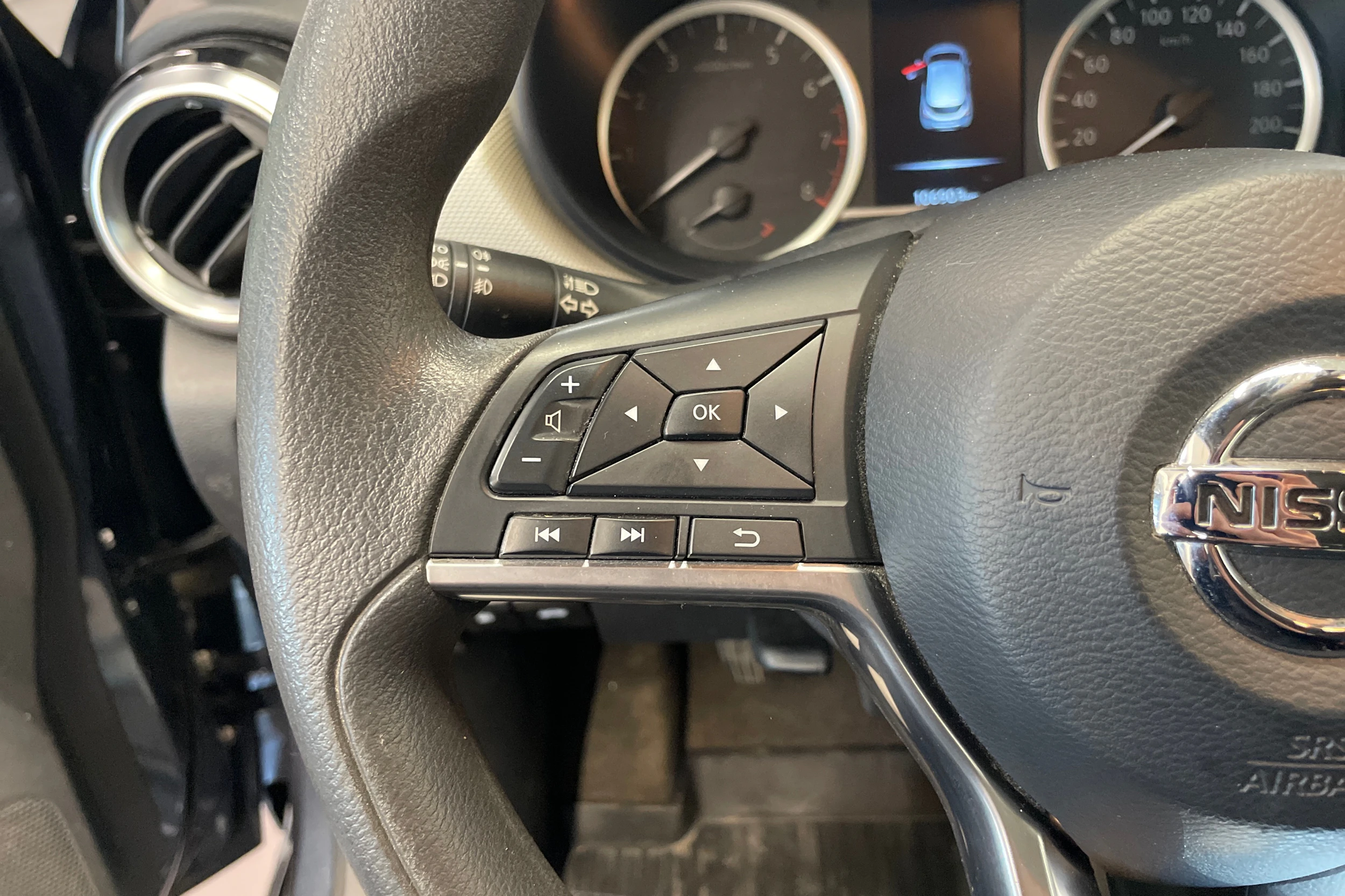 harmaa Nissan Micra 2018 kuva 13.