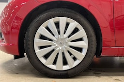 punainen Nissan Micra 2018 kuva 11.