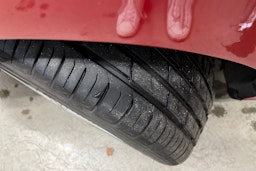 punainen Nissan Micra 2018 kuva 13.