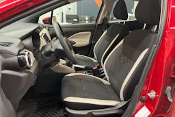 punainen Nissan Micra 2018 kuva 14.