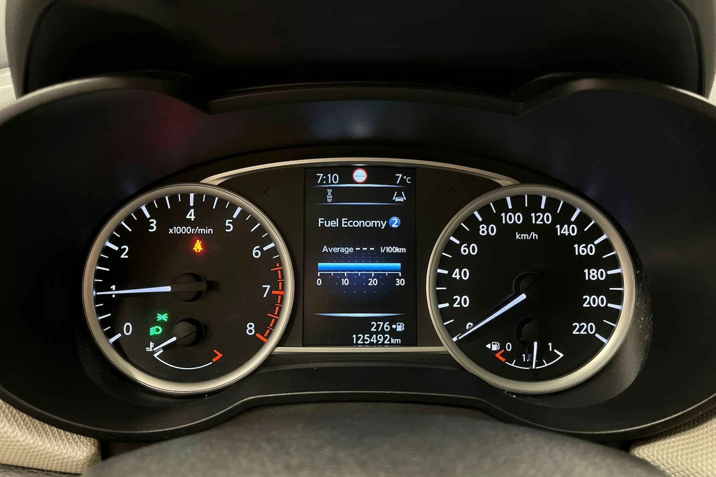 punainen Nissan Micra 2018 kuva 17.