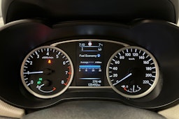 punainen Nissan Micra 2018 kuva 17.