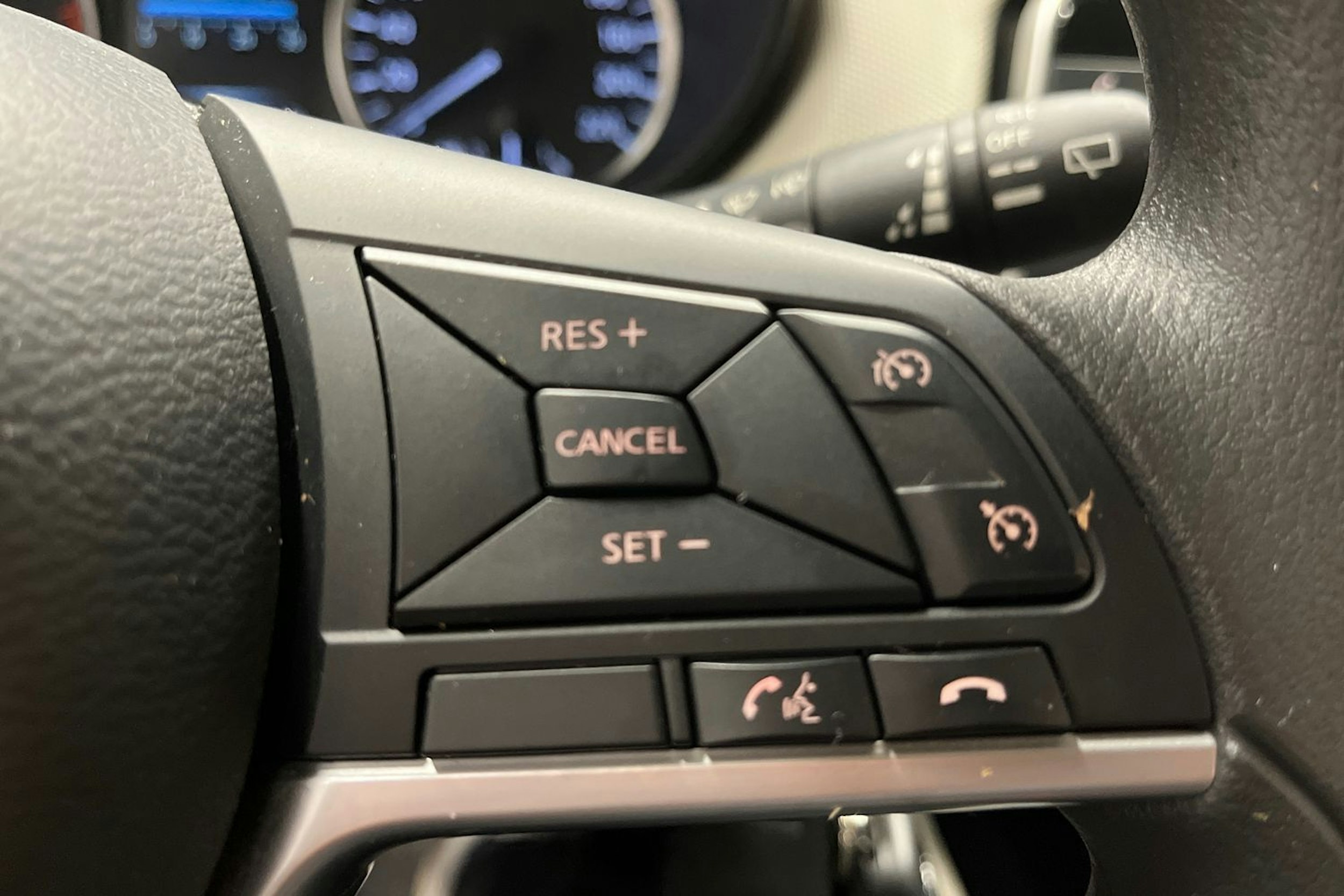 punainen Nissan Micra 2018 kuva 23.