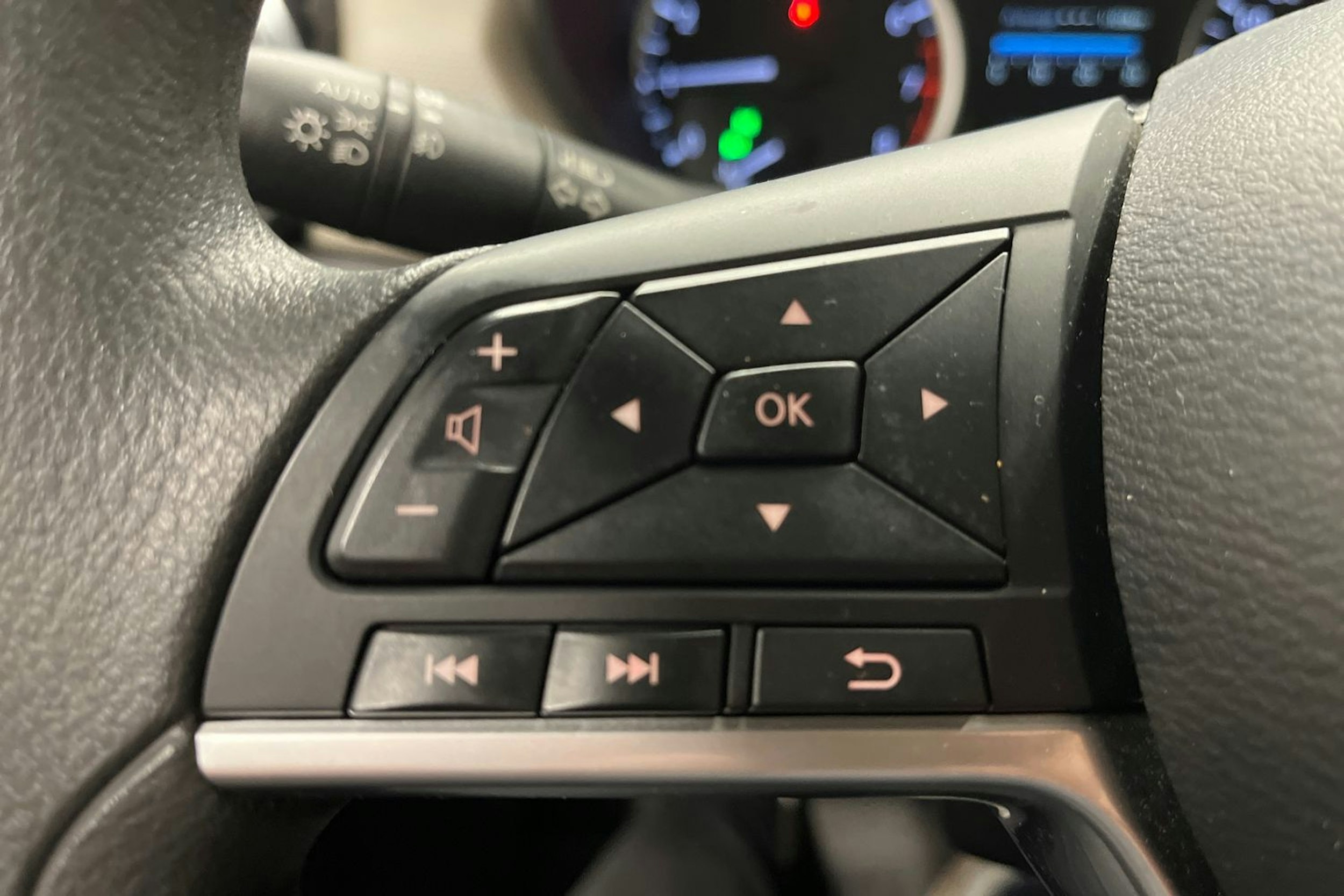 punainen Nissan Micra 2018 kuva 24.