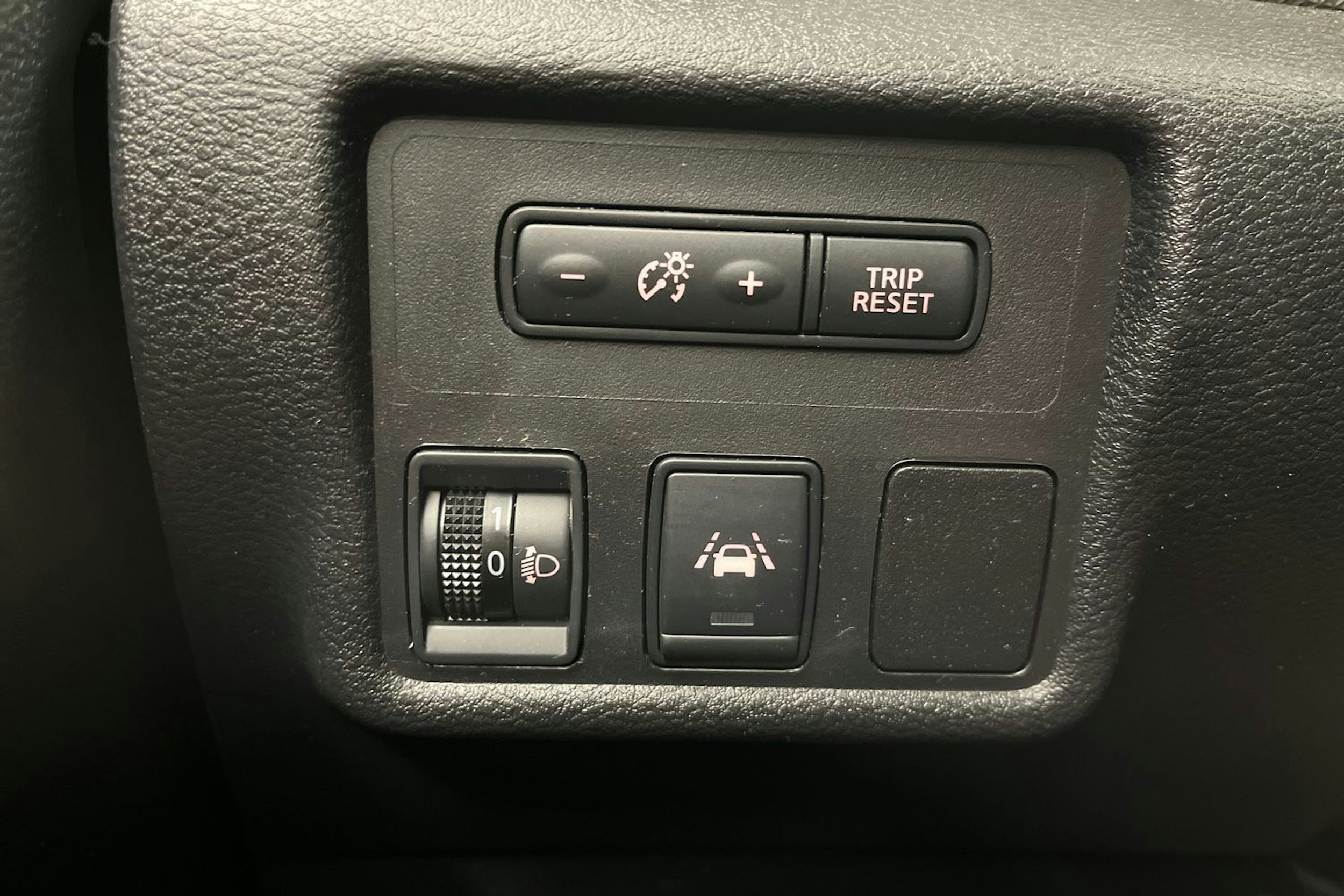 punainen Nissan Micra 2018 kuva 25.