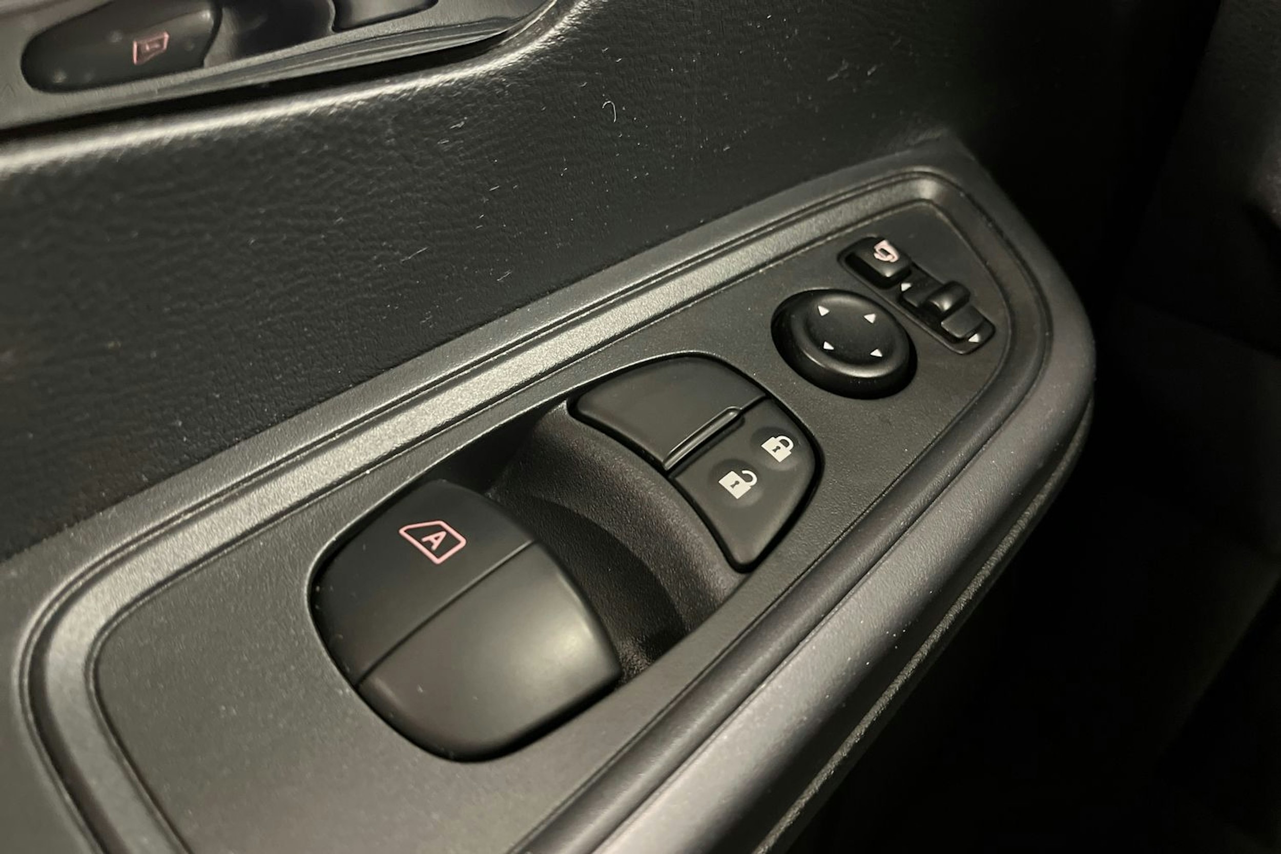 punainen Nissan Micra 2018 kuva 26.