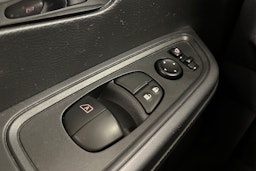 punainen Nissan Micra 2018 kuva 26.