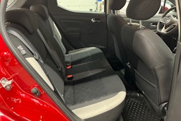 punainen Nissan Micra 2018 kuva 28.