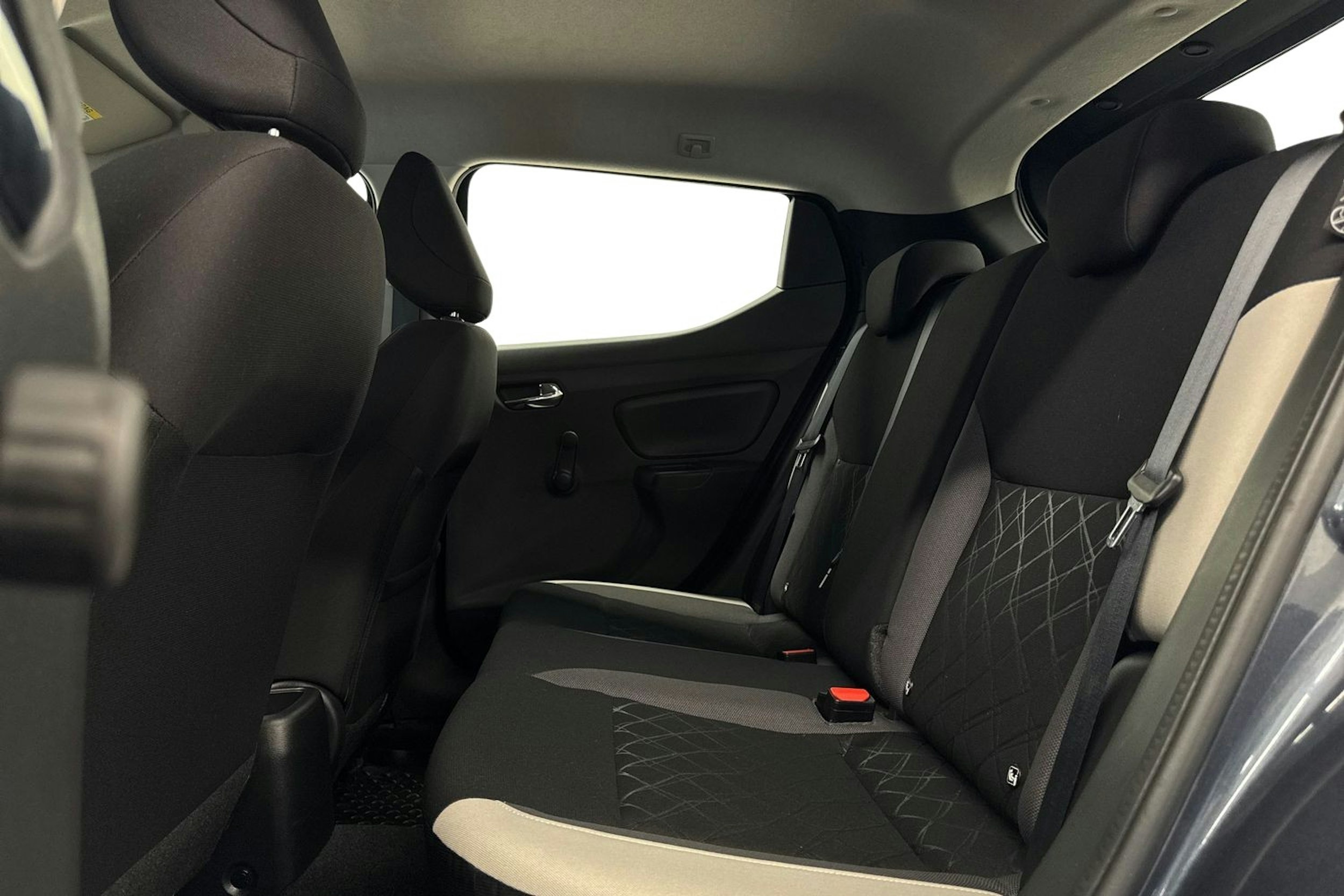harmaa Nissan Micra 2018 kuva 10.