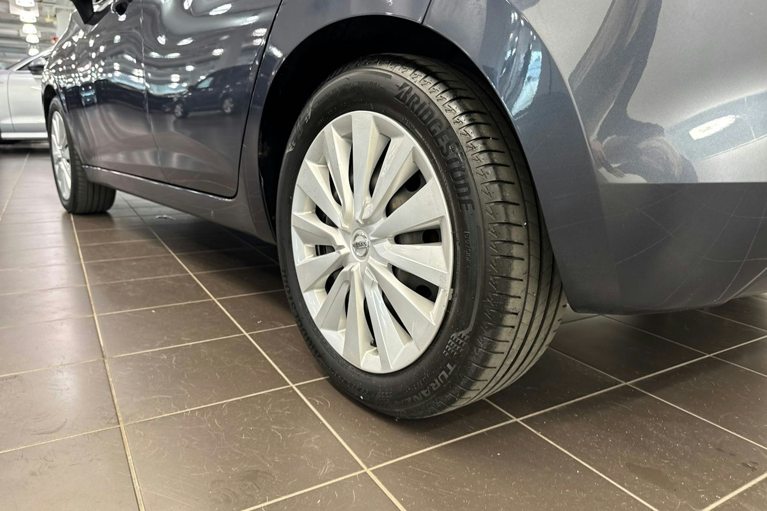 harmaa Nissan Micra 2018 kuva 13.