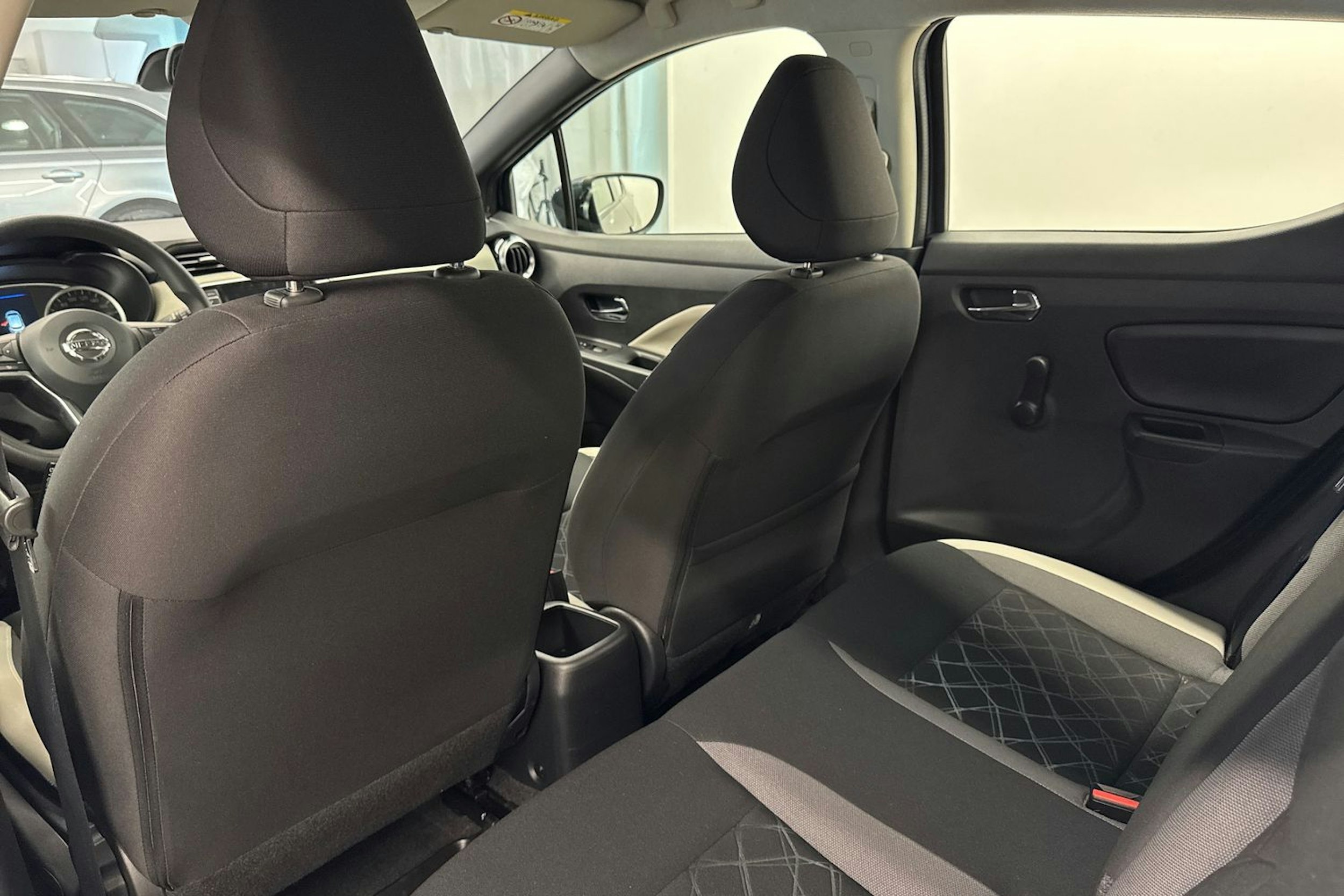 harmaa Nissan Micra 2018 kuva 14.