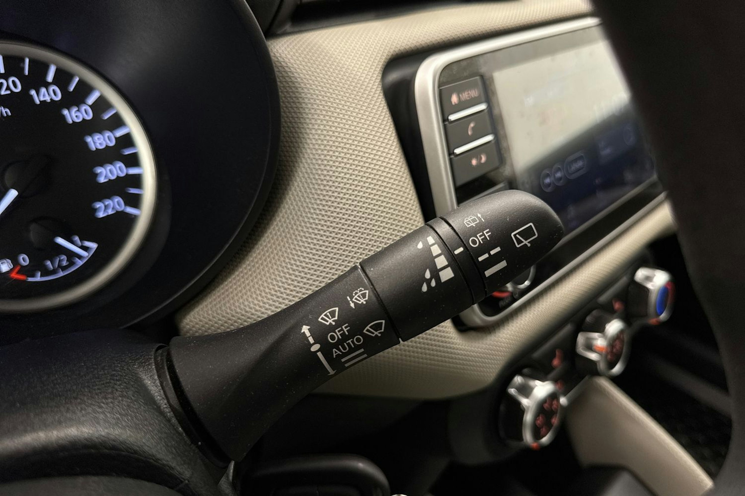 harmaa Nissan Micra 2018 kuva 19.