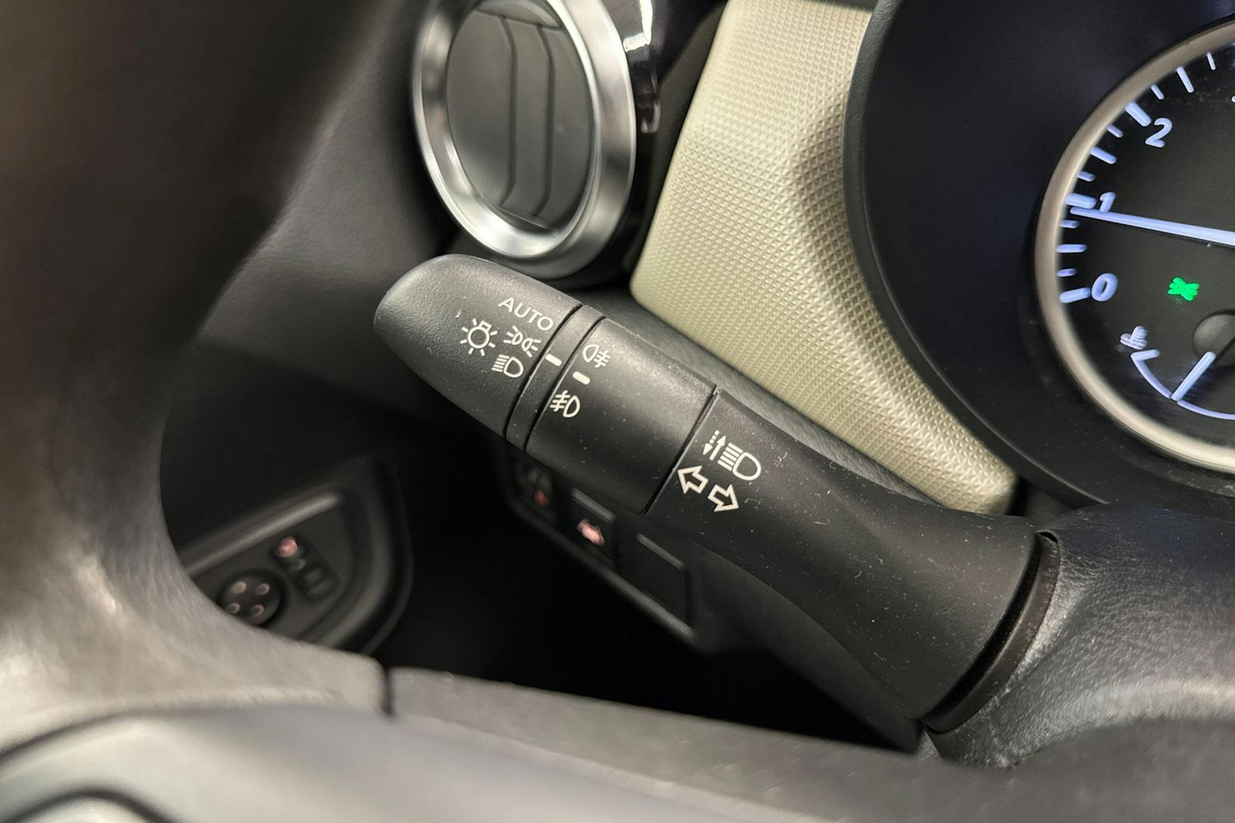 harmaa Nissan Micra 2018 kuva 20.