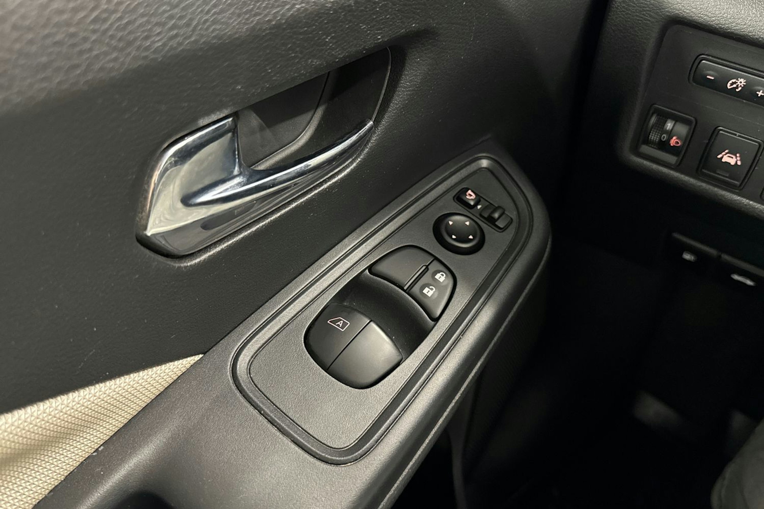 harmaa Nissan Micra 2018 kuva 21.