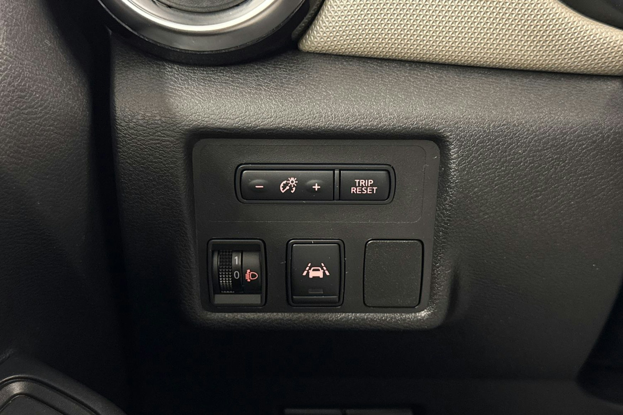 harmaa Nissan Micra 2018 kuva 22.