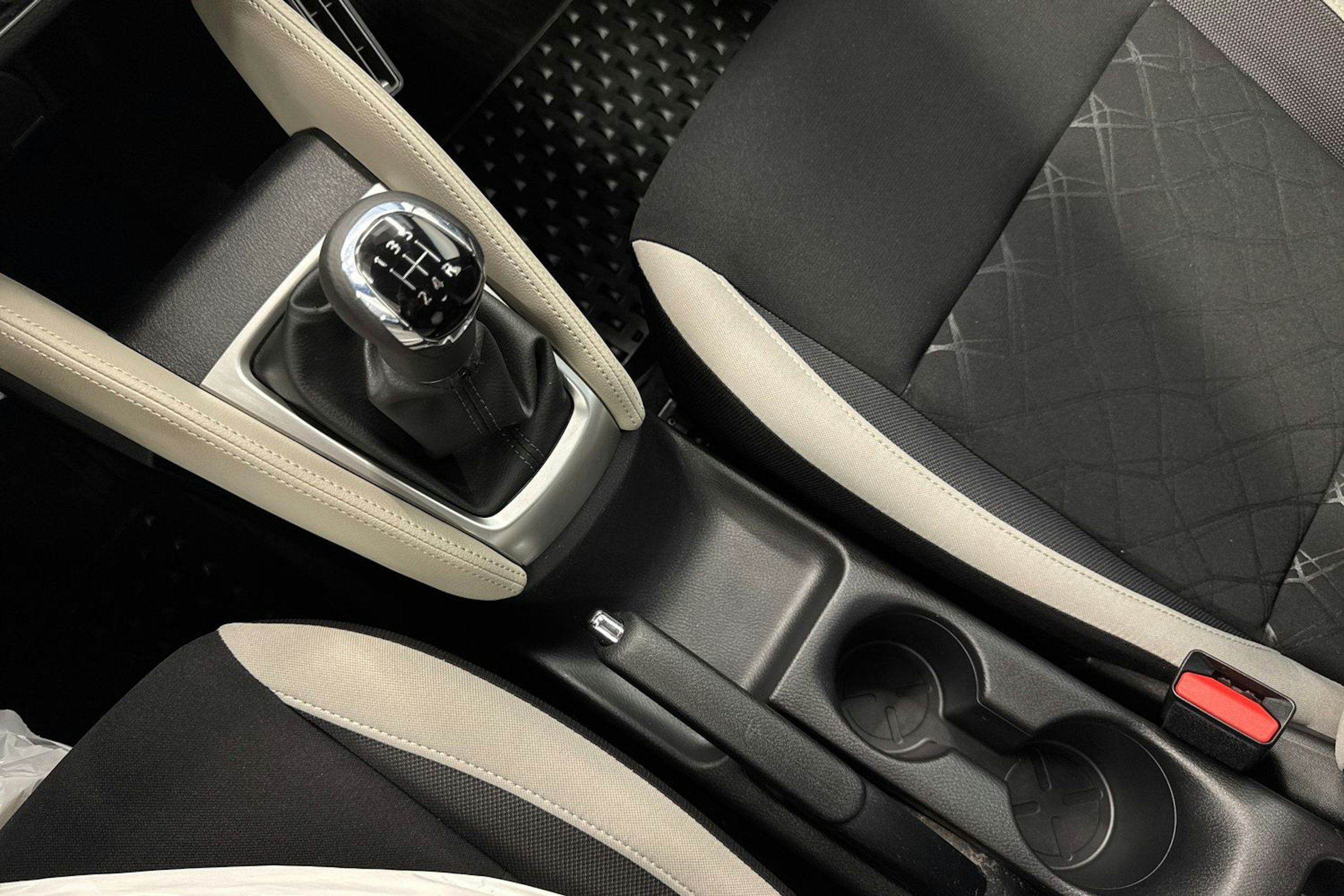 harmaa Nissan Micra 2018 kuva 23.
