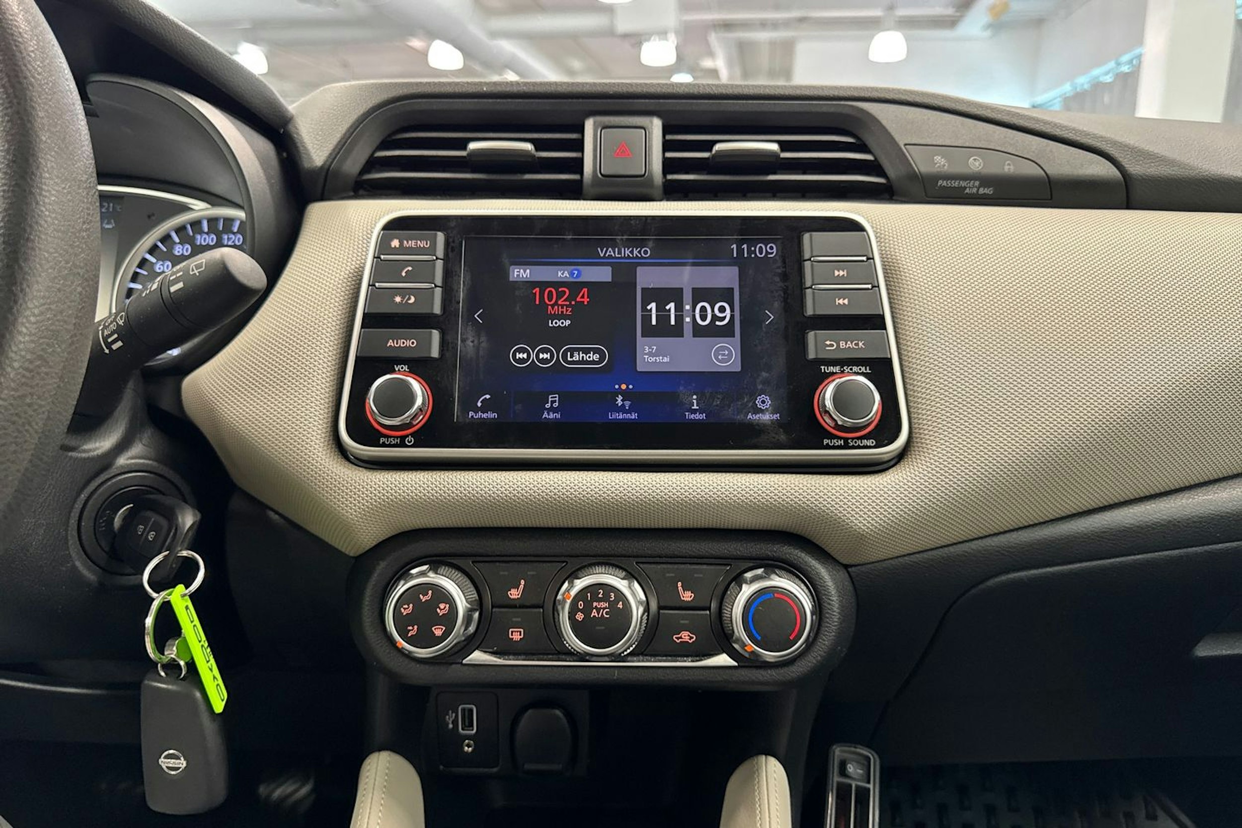 harmaa Nissan Micra 2018 kuva 24.