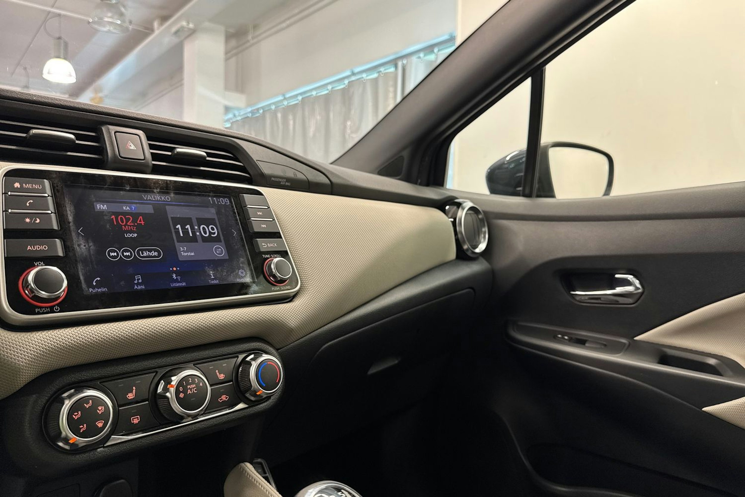 harmaa Nissan Micra 2018 kuva 25.