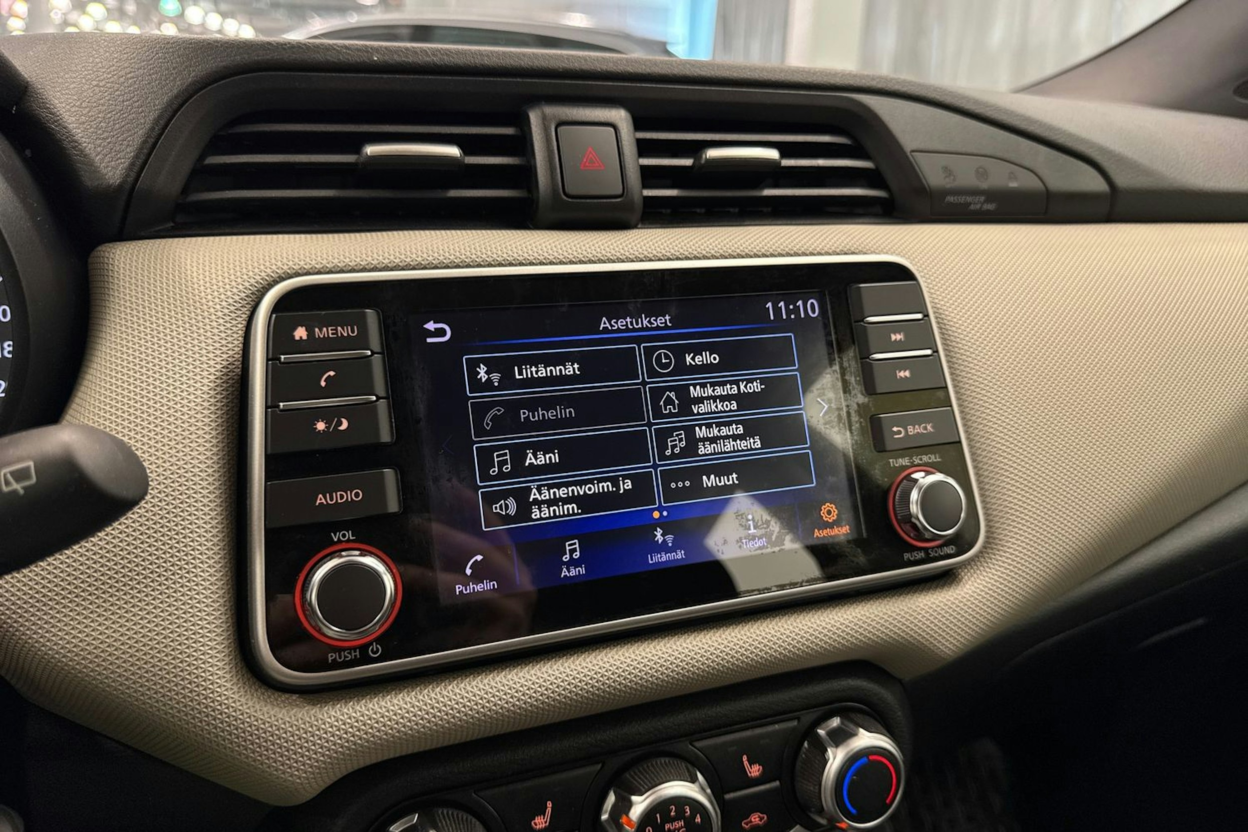 harmaa Nissan Micra 2018 kuva 29.