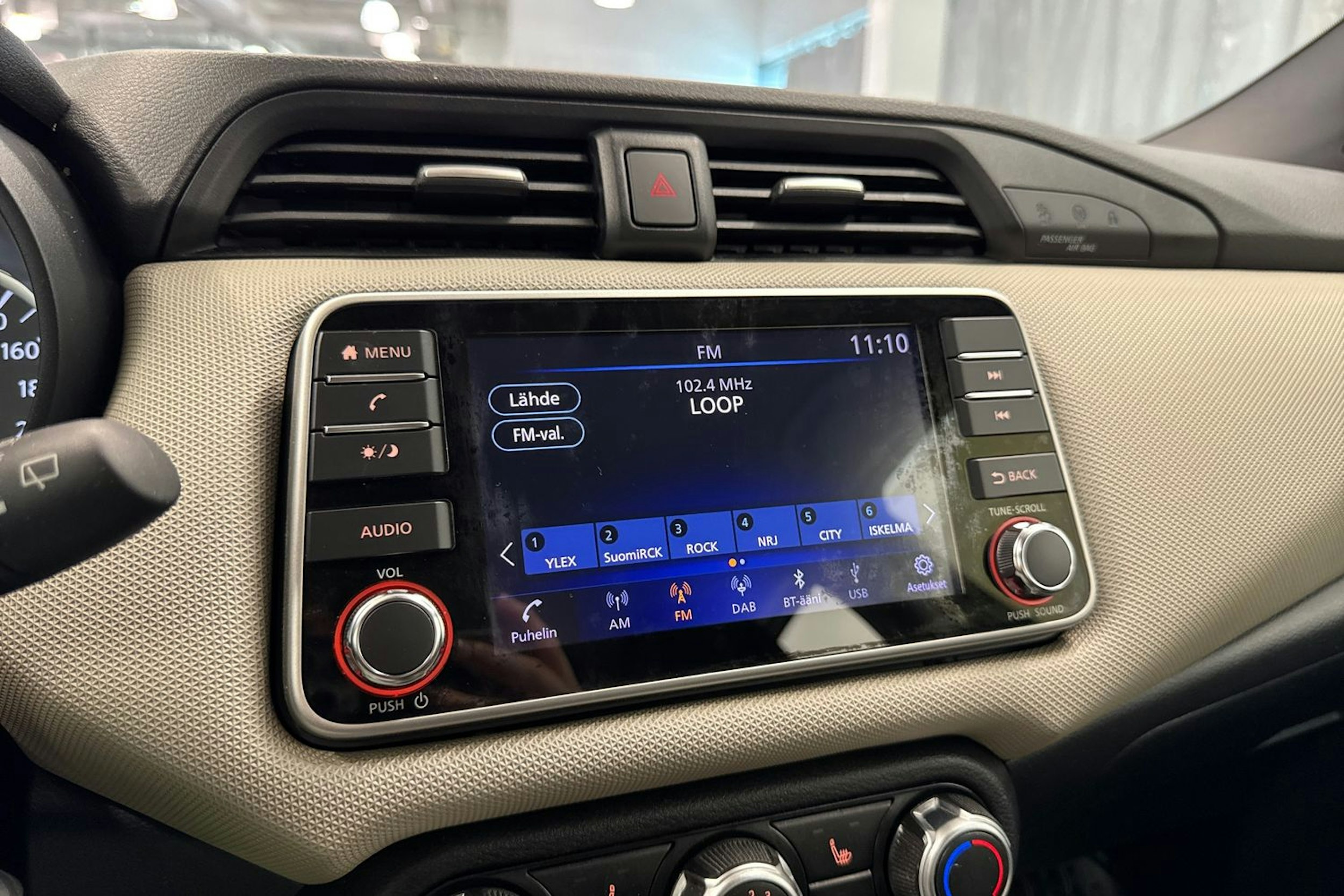 harmaa Nissan Micra 2018 kuva 30.
