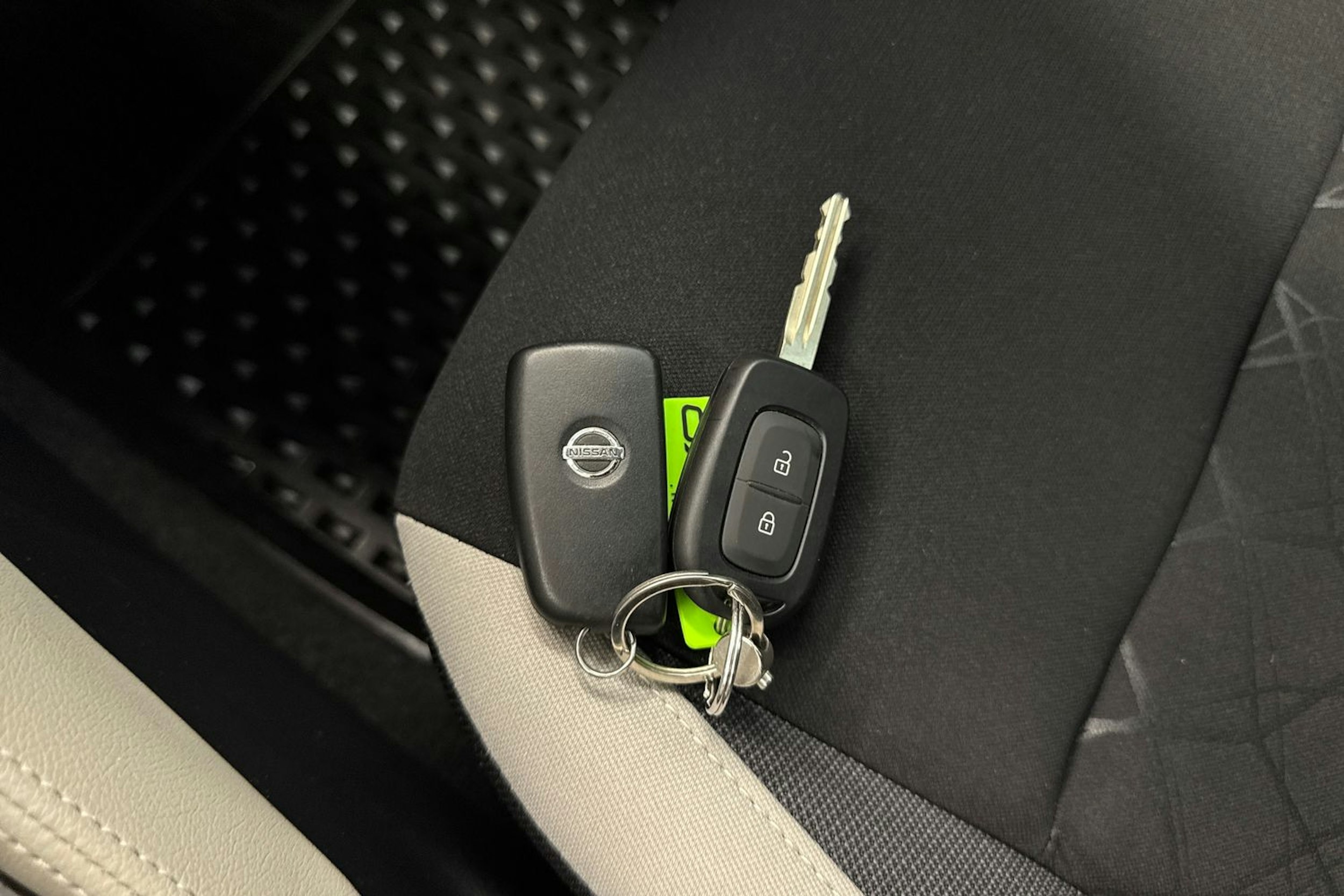 harmaa Nissan Micra 2018 kuva 31.