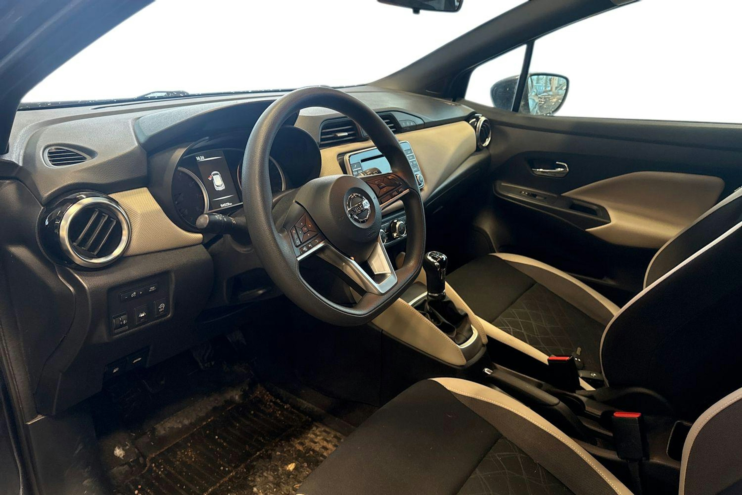 harmaa Nissan Micra 2018 kuva 3.