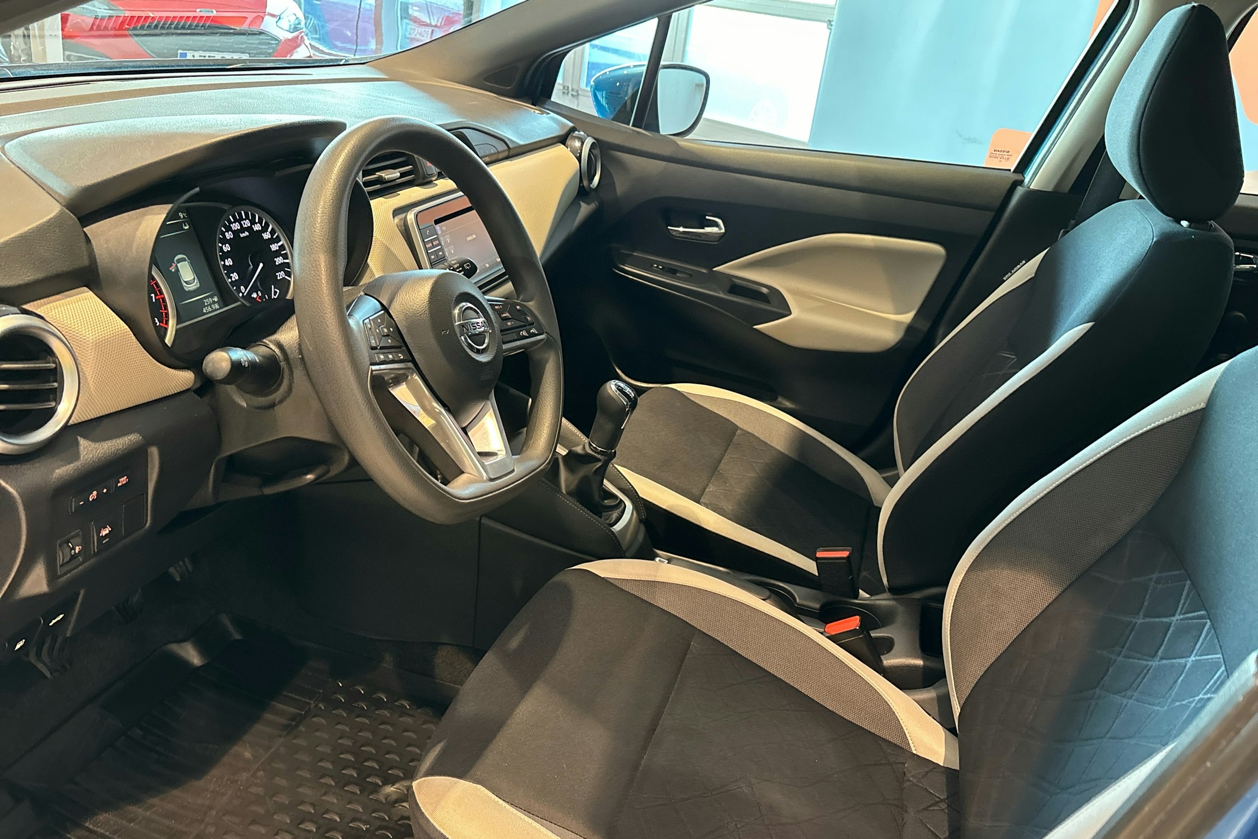 Sininen Nissan MICRA 2018 kuva 6.