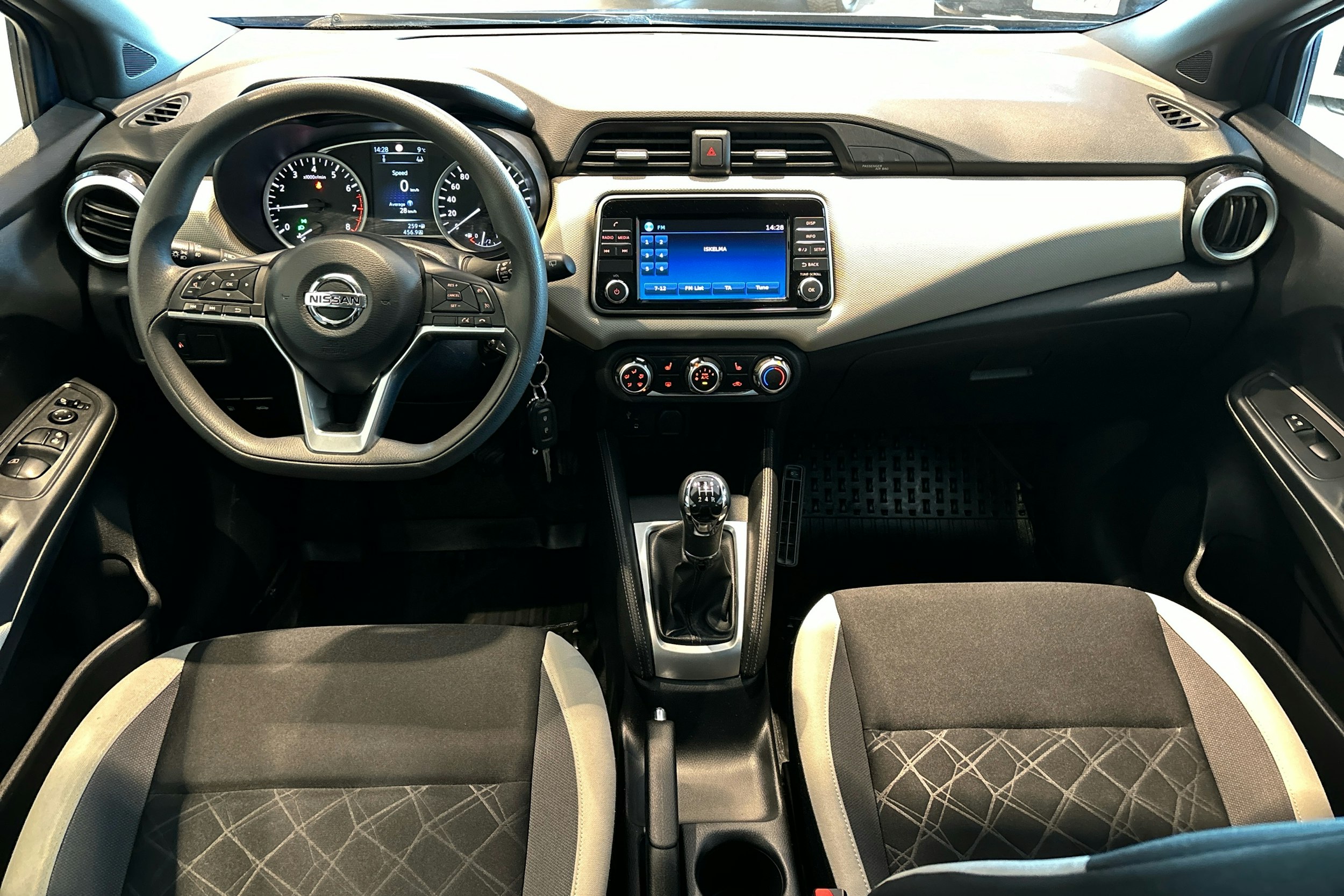 Sininen Nissan MICRA 2018 kuva 7.