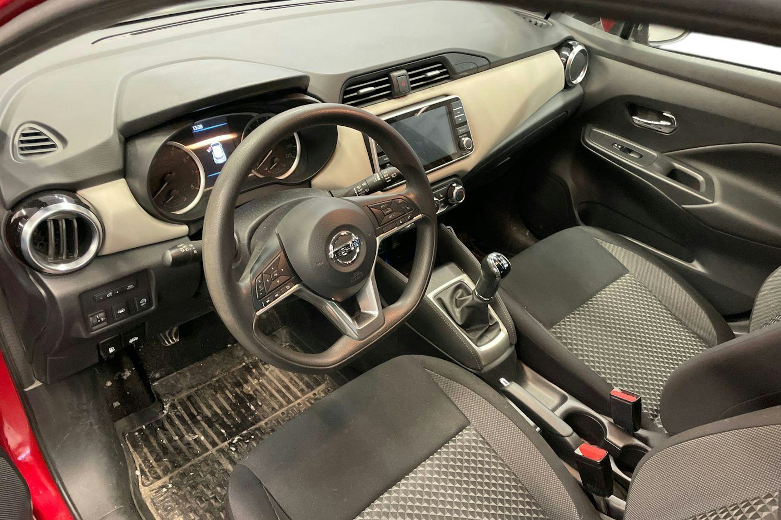 punainen Nissan Micra 2020 kuva 3.