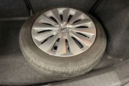 punainen Nissan Micra 2020 kuva 13.