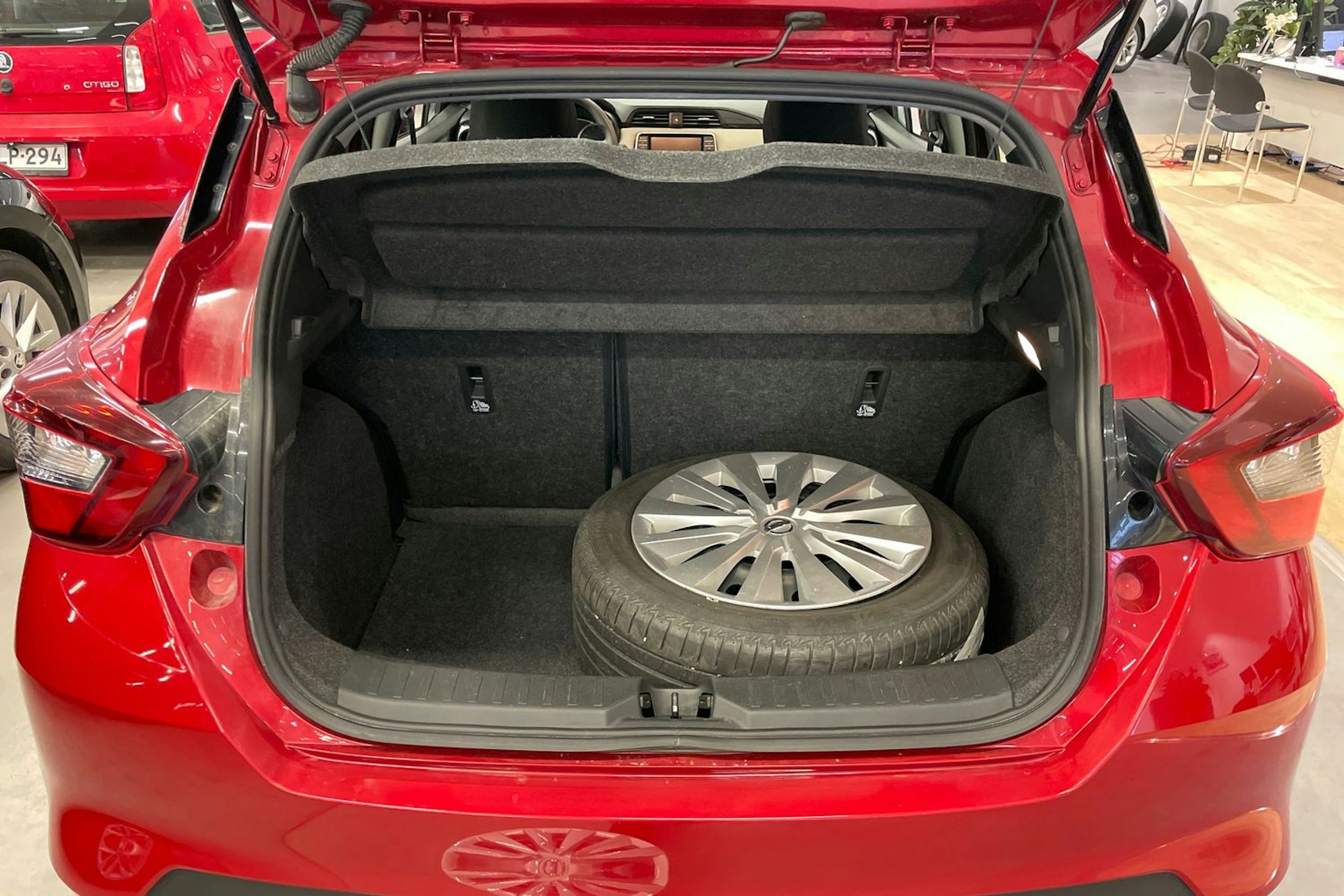 punainen Nissan Micra 2020 kuva 14.