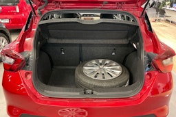 punainen Nissan Micra 2020 kuva 14.