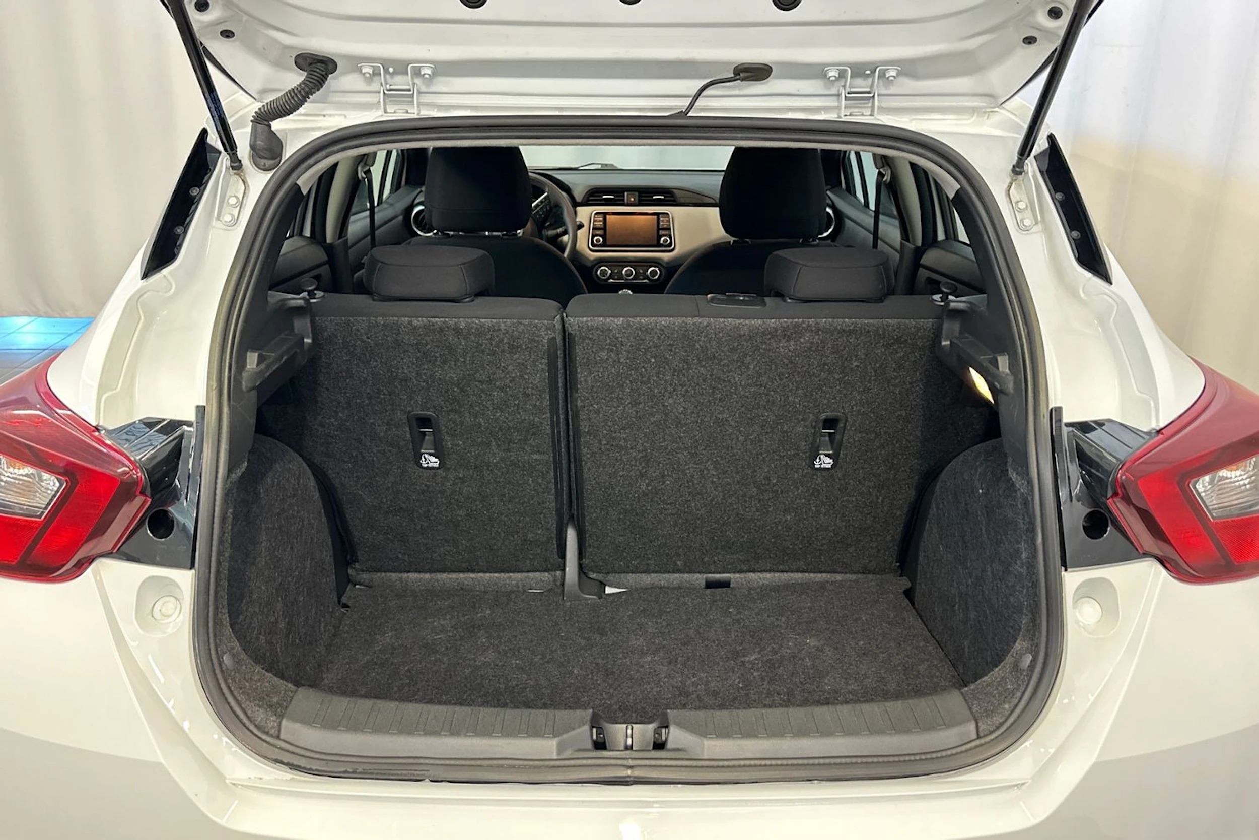 valkoinen Nissan Micra 2021 kuva 13.
