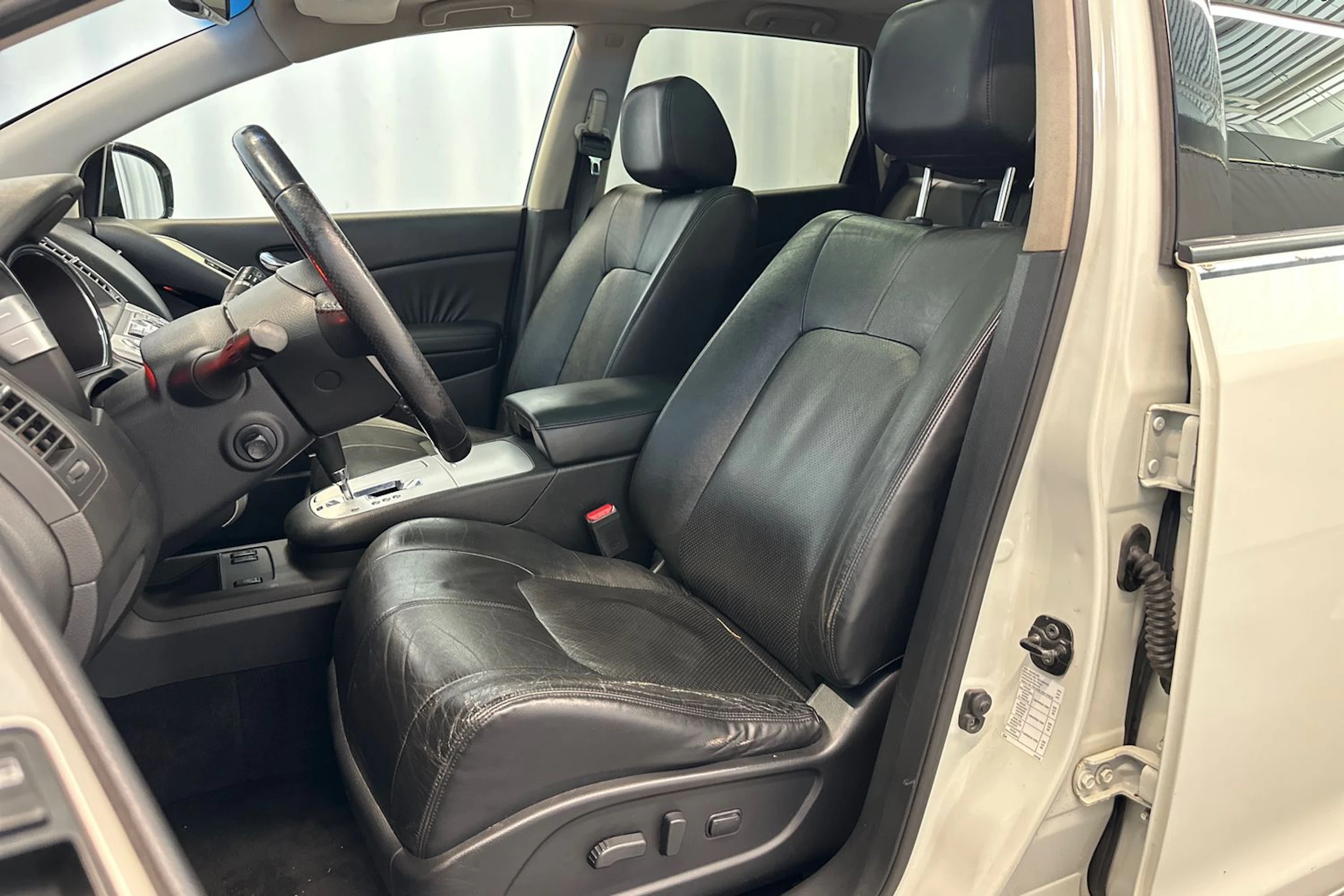 valkoinen Nissan Murano 2011 kuva 10.