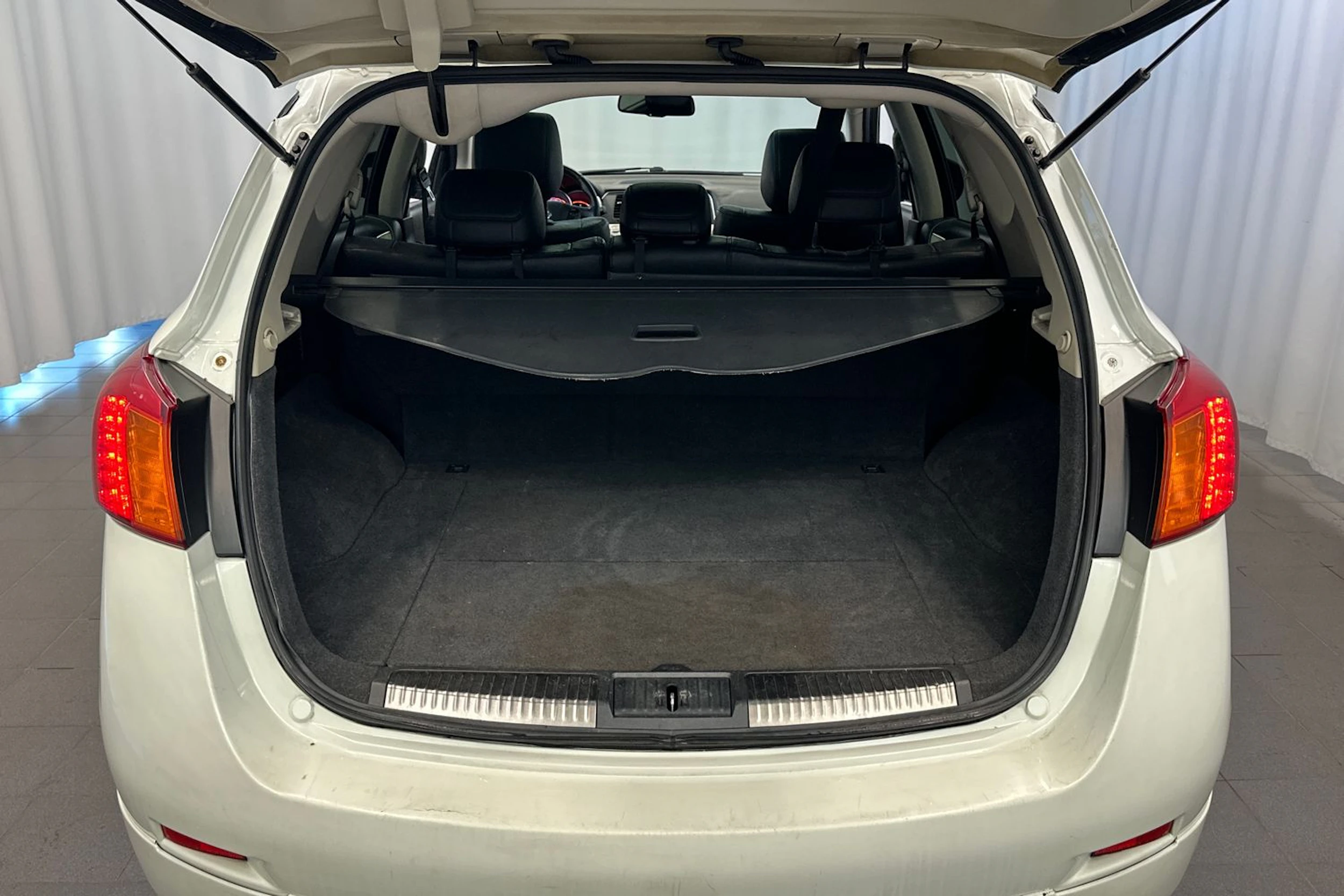 valkoinen Nissan Murano 2011 kuva 16.