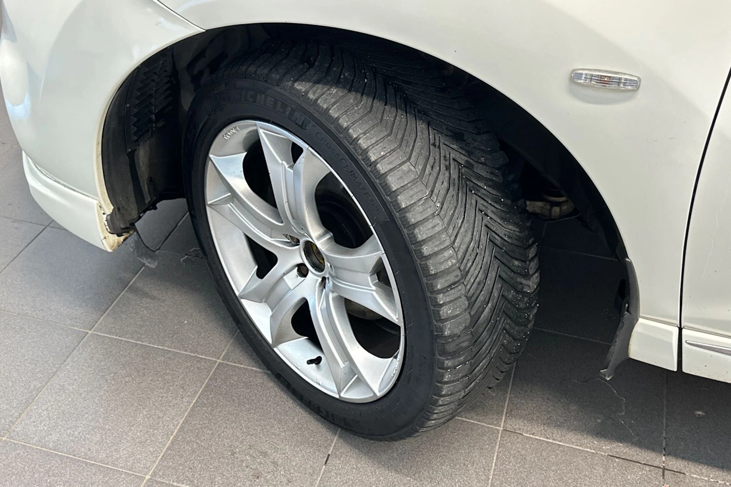 valkoinen Nissan Murano 2011 kuva 32.