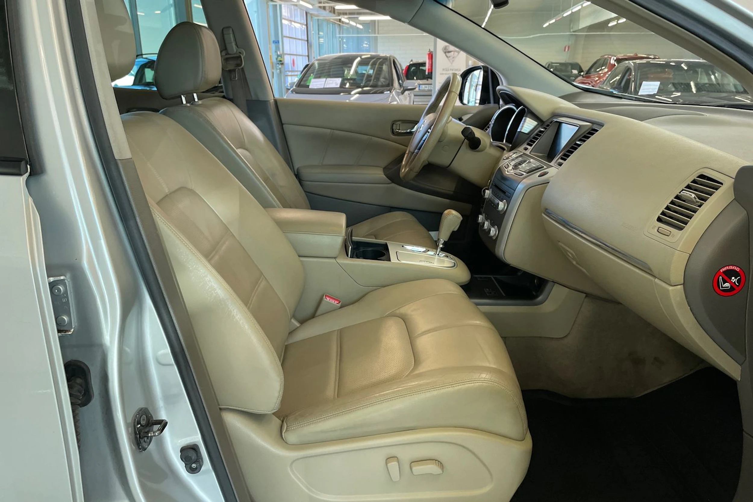 Harmaa Nissan Murano 2012 kuva 16.