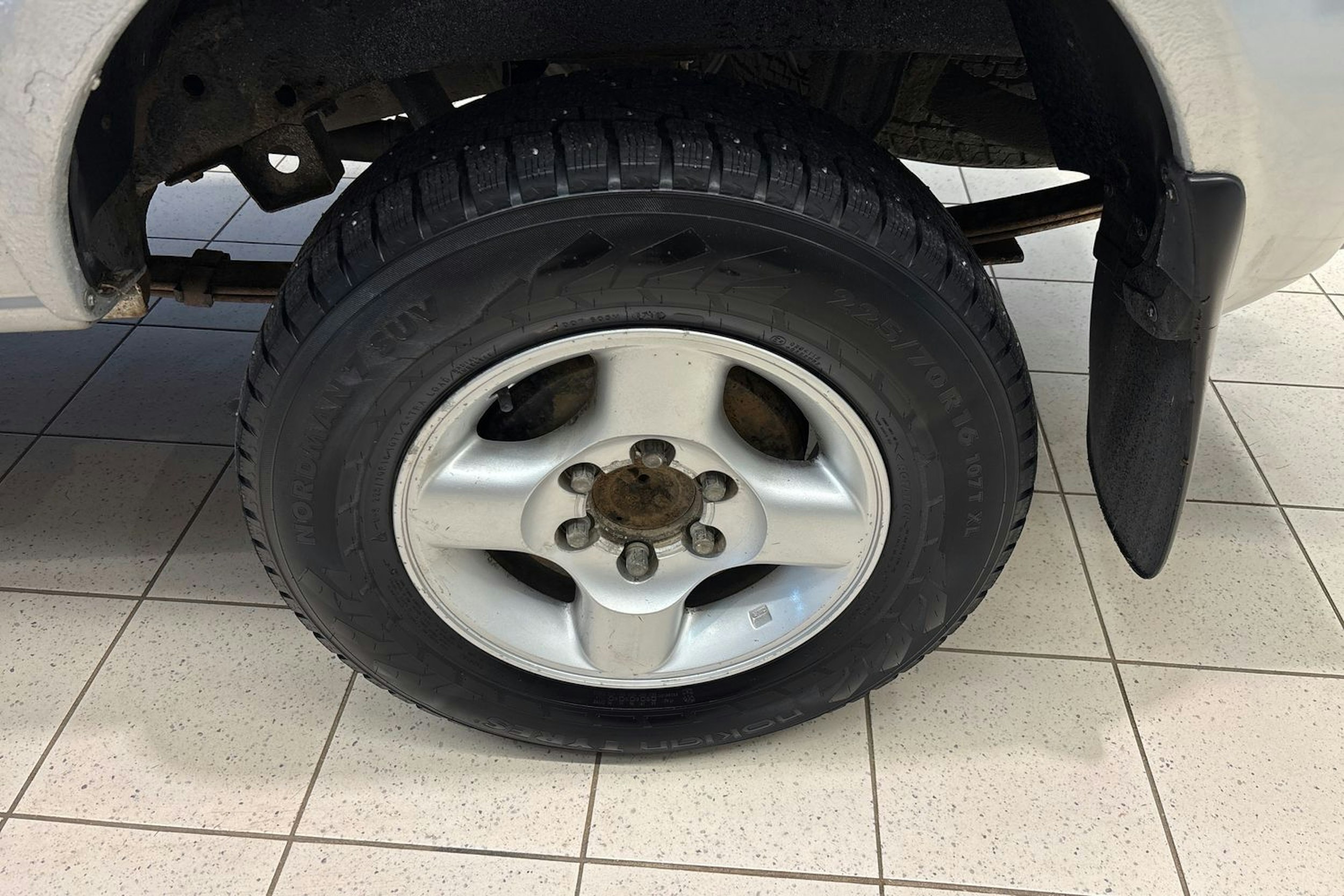 hopea Nissan Navara 2003 kuva 13.