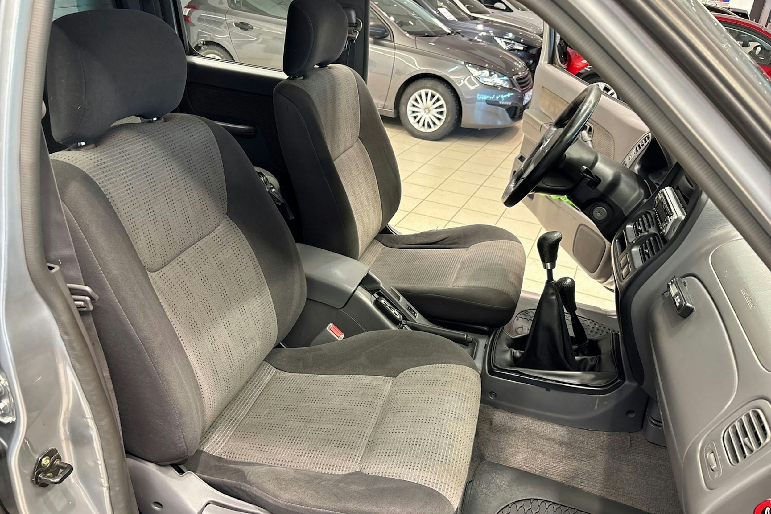 hopea Nissan Navara 2003 kuva 16.