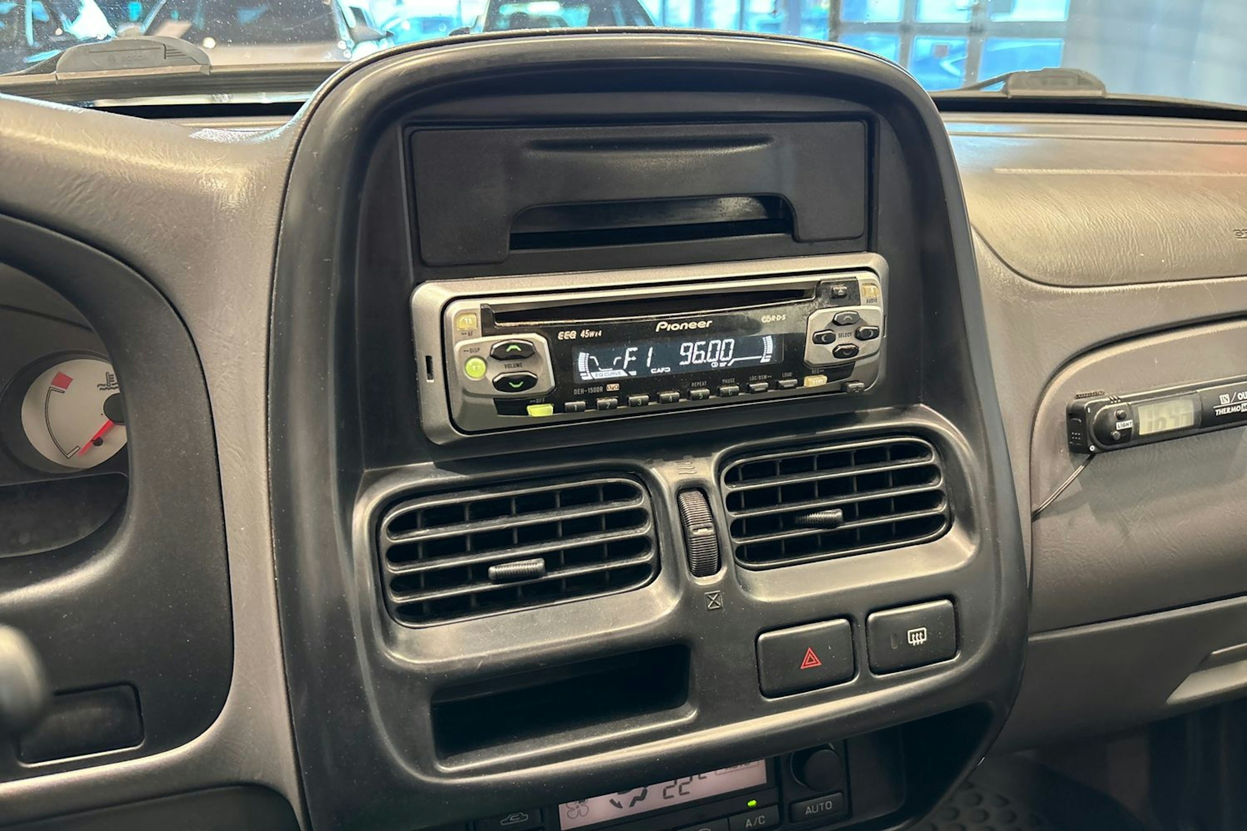 hopea Nissan Navara 2003 kuva 20.