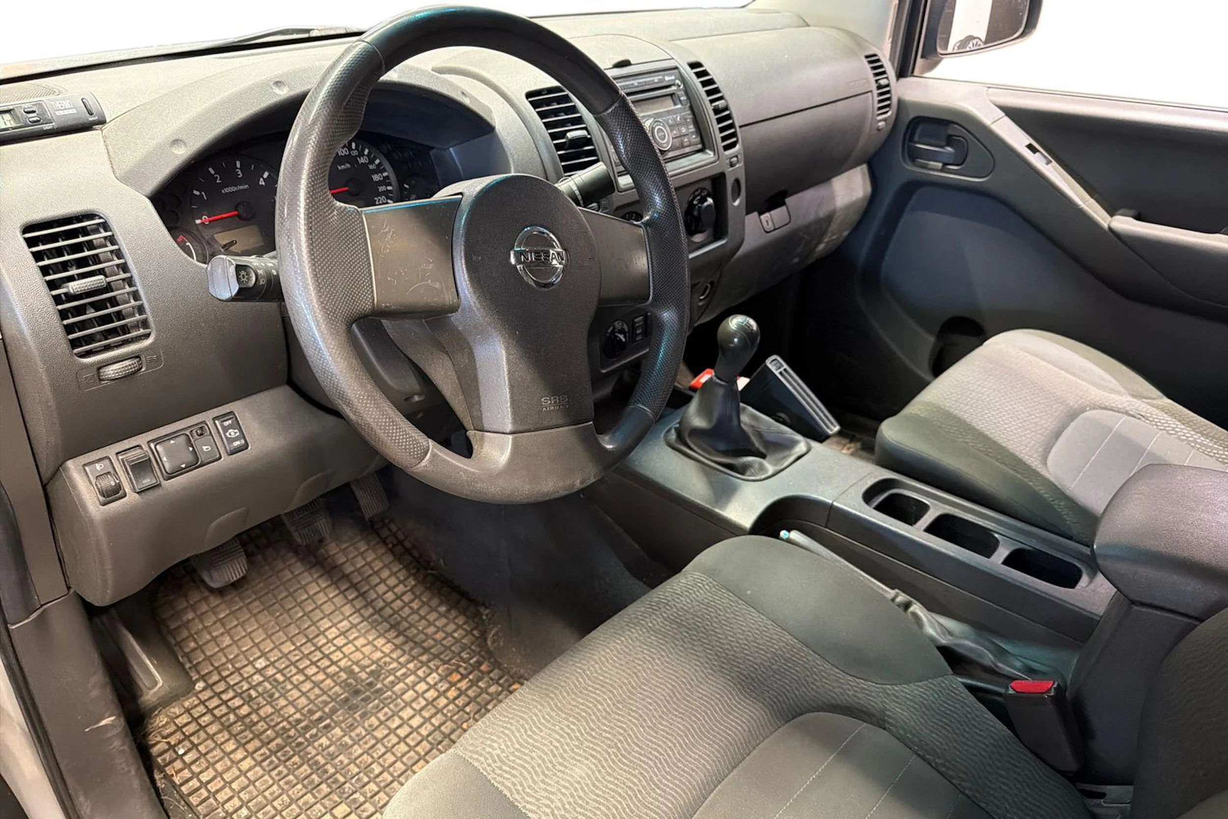 hopea Nissan Navara 2008 kuva 3.