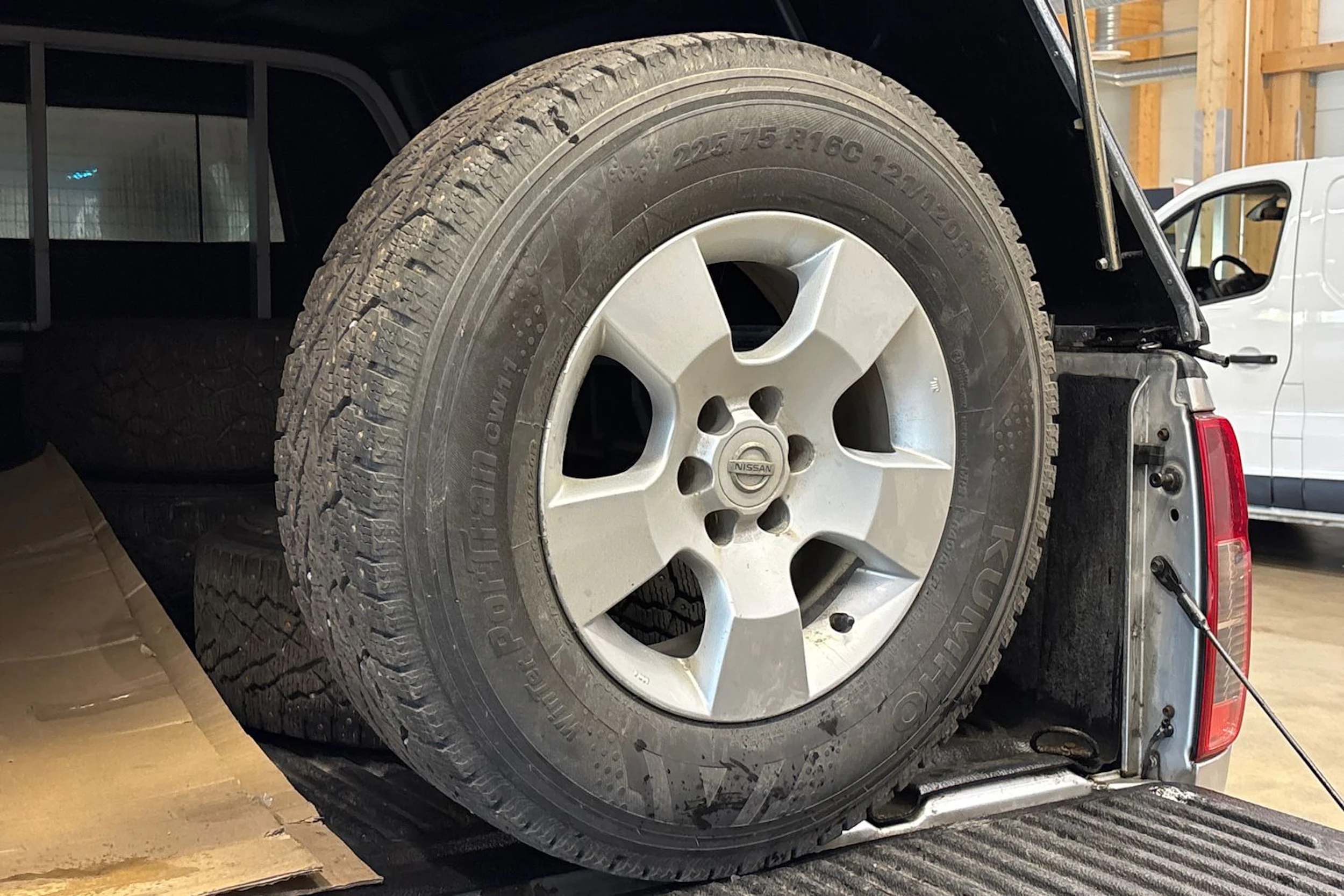 hopea Nissan Navara 2008 kuva 13.