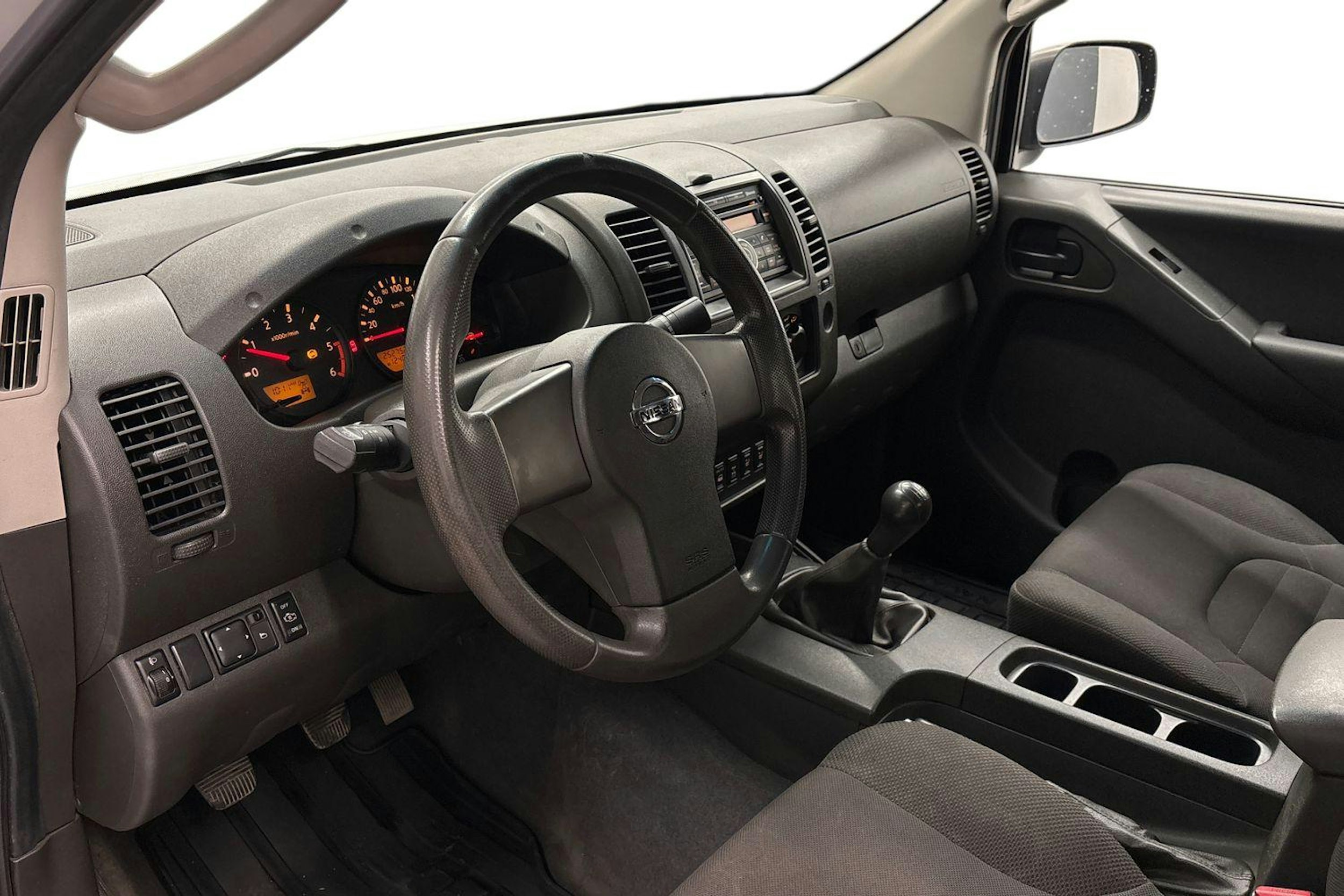 hopea Nissan Navara 2009 kuva 7.