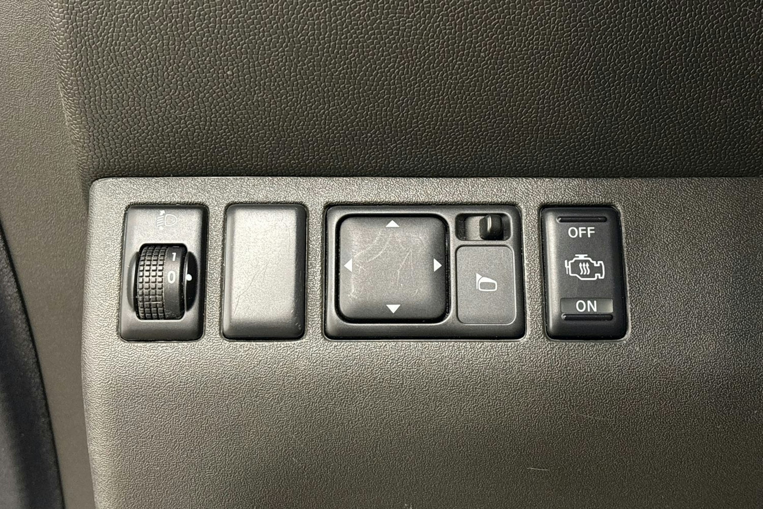 hopea Nissan Navara 2009 kuva 17.