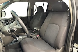 musta Nissan Navara 2009 kuva 8.